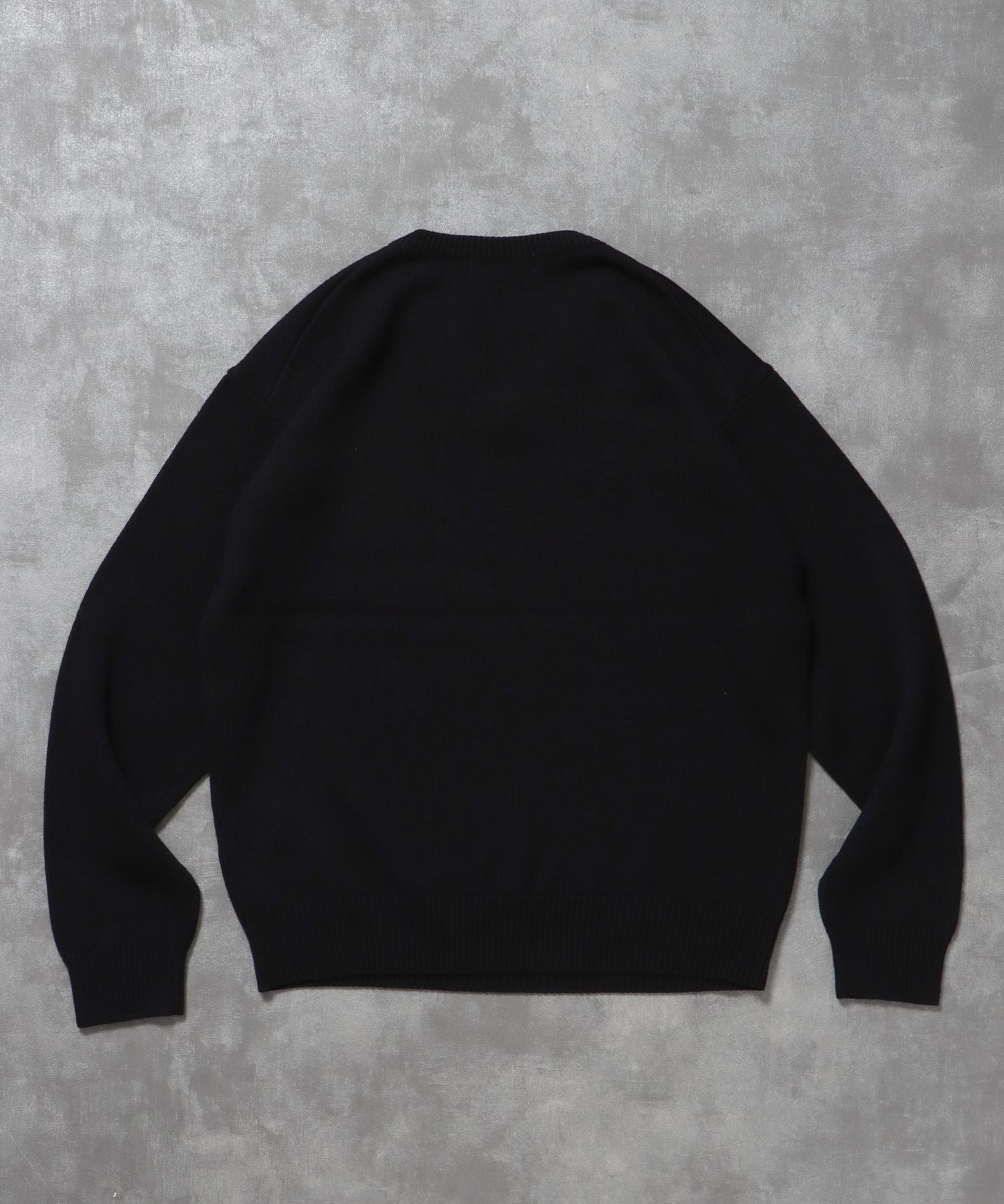 ワンポイントロゴVネックニット/ ニット Vネック 刺繍 ワンポイント 長袖 【短丈】 ブラック