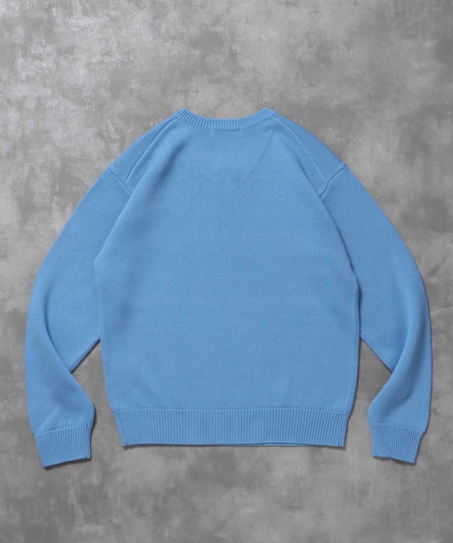 ワンポイントロゴVネックニット/ ニット Vネック 刺繍 ワンポイント 長袖 【短丈】 ブルー