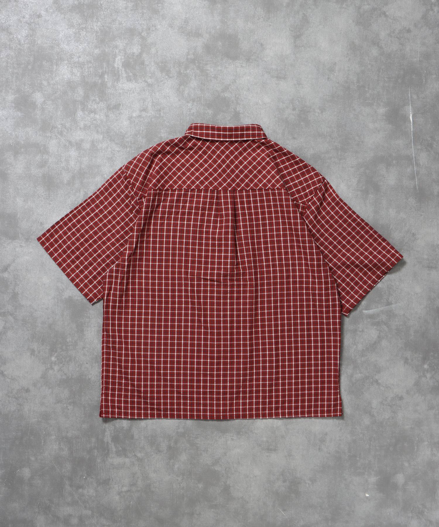アソートワンポイントボックス半袖チェックシャツ / シャツ レギュラーカラー 半袖 ワンポイント 刺繍 レイヤード ポケット レッド