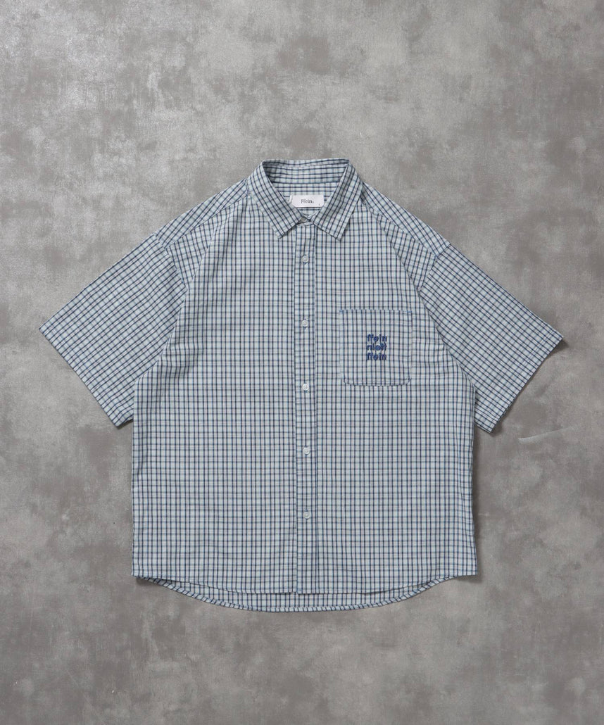 【FFEIN(フェイン)】アソートワンポイントラウンド半袖チェックシャツ / シャツ レギュラーカラー 半袖 ワンポイント 刺繍 レイヤード ポケット スカイブルー