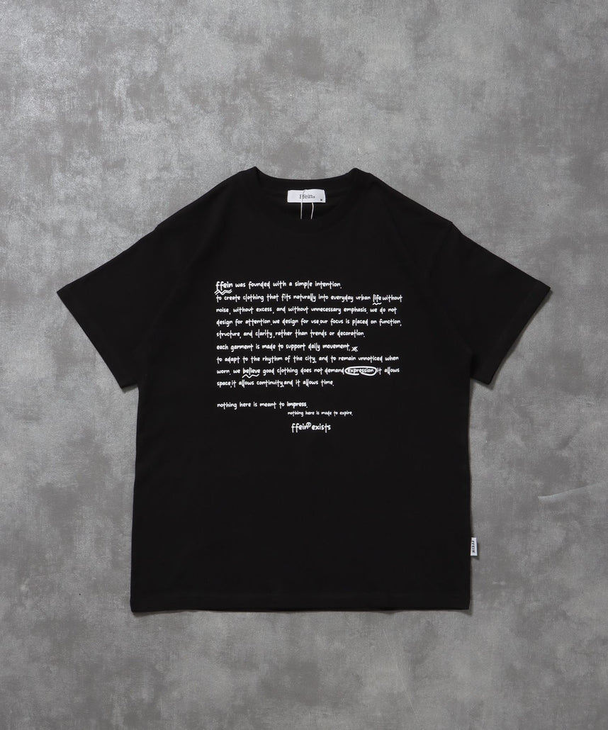 【FFEIN(フェイン)】手書きメッセージショート丈Tシャツ / Tシャツ クルーネック 半袖 プリント 【短丈】 ブラック