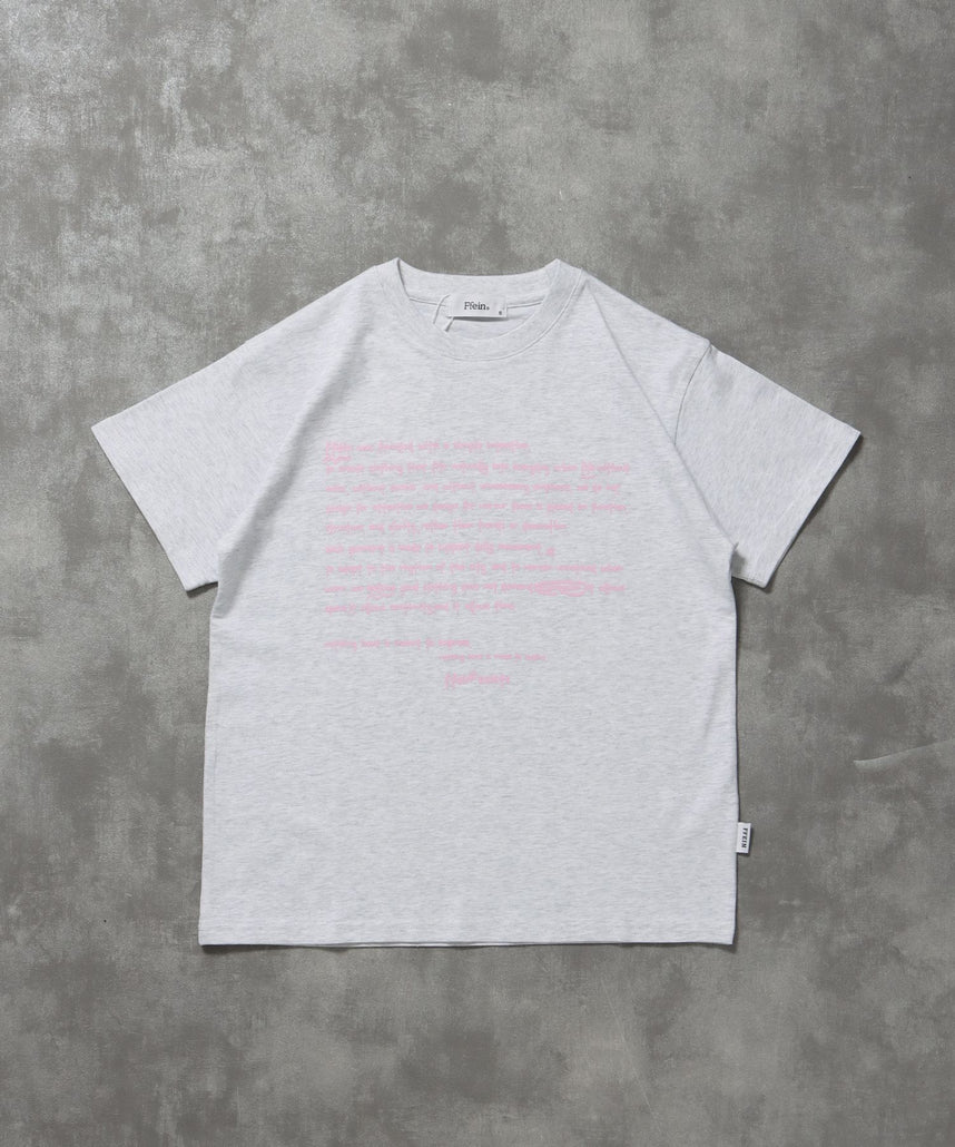 【FFEIN(フェイン)】手書きメッセージショート丈Tシャツ / Tシャツ クルーネック 半袖 プリント 【短丈】 アッシュグレー