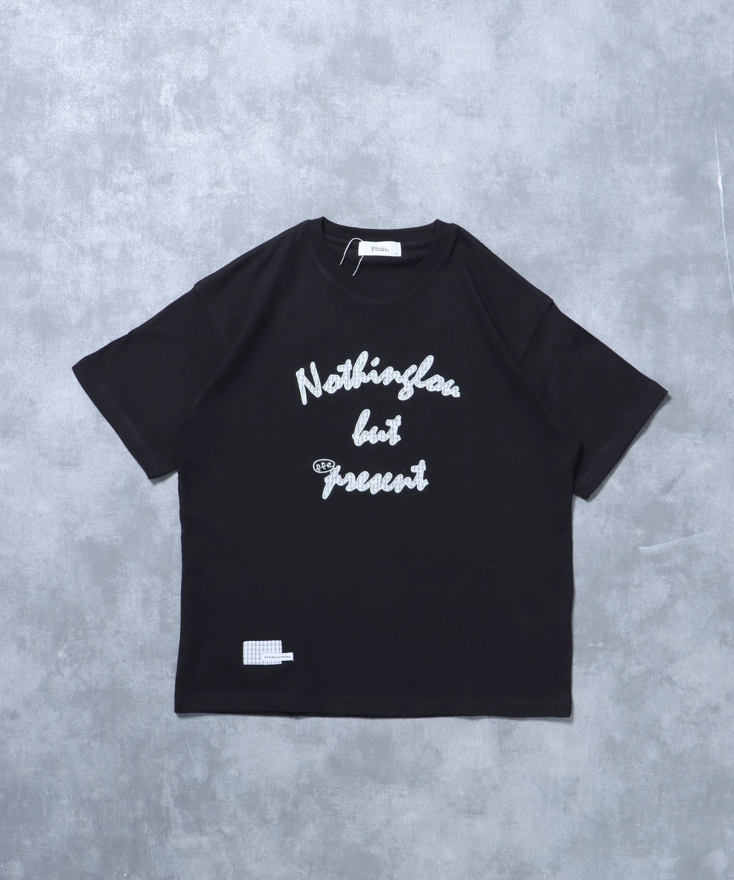 【FFEIN(フェイン)】アップリケロゴショート丈Tシャツ/ Tシャツ クルーネック 半袖 プリント 刺繍 チェック 【短丈】 ブラック