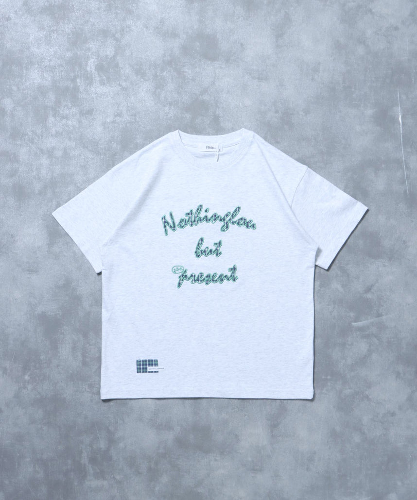 【FFEIN(フェイン)】アップリケロゴショート丈Tシャツ/ Tシャツ クルーネック 半袖 プリント 刺繍 チェック 【短丈】 アッシュグレー