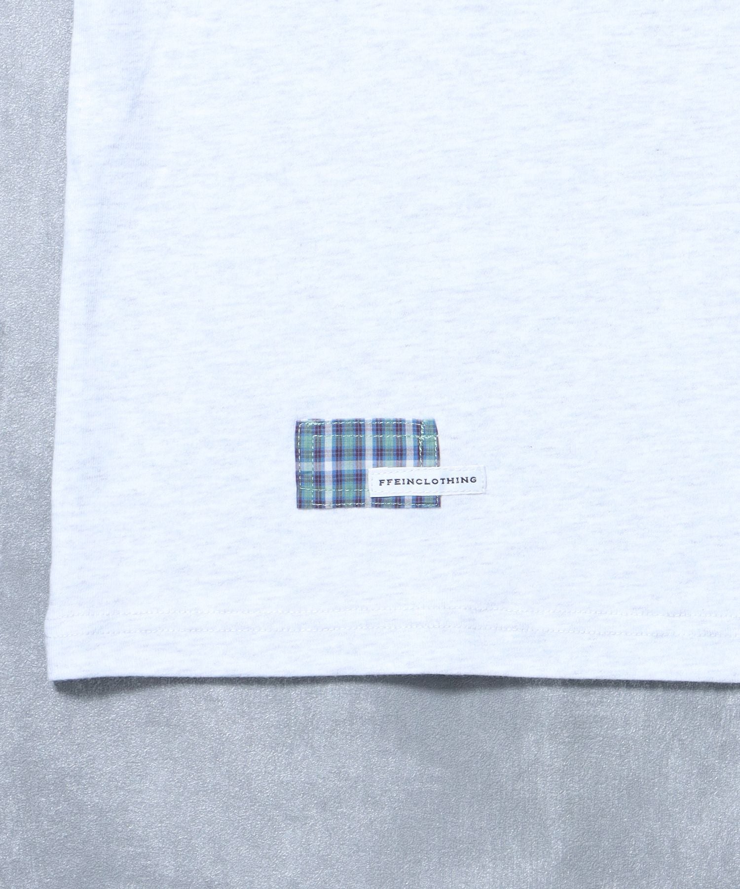 アップリケロゴショート丈Tシャツ/ Tシャツ クルーネック 半袖 プリント 刺繍 チェック 【短丈】 アッシュグレー
