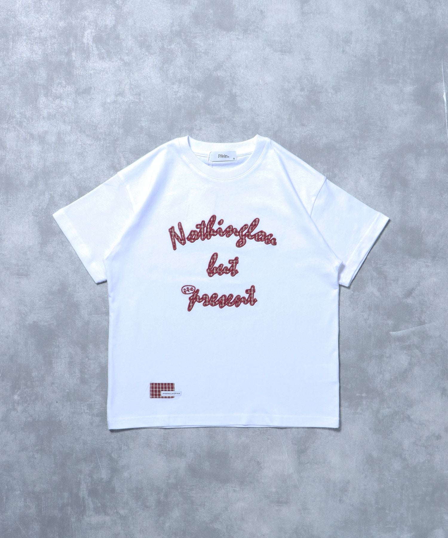 【FFEIN(フェイン)】アップリケロゴショート丈Tシャツ/ Tシャツ クルーネック 半袖 プリント 刺繍 チェック 【短丈】 ホワイト