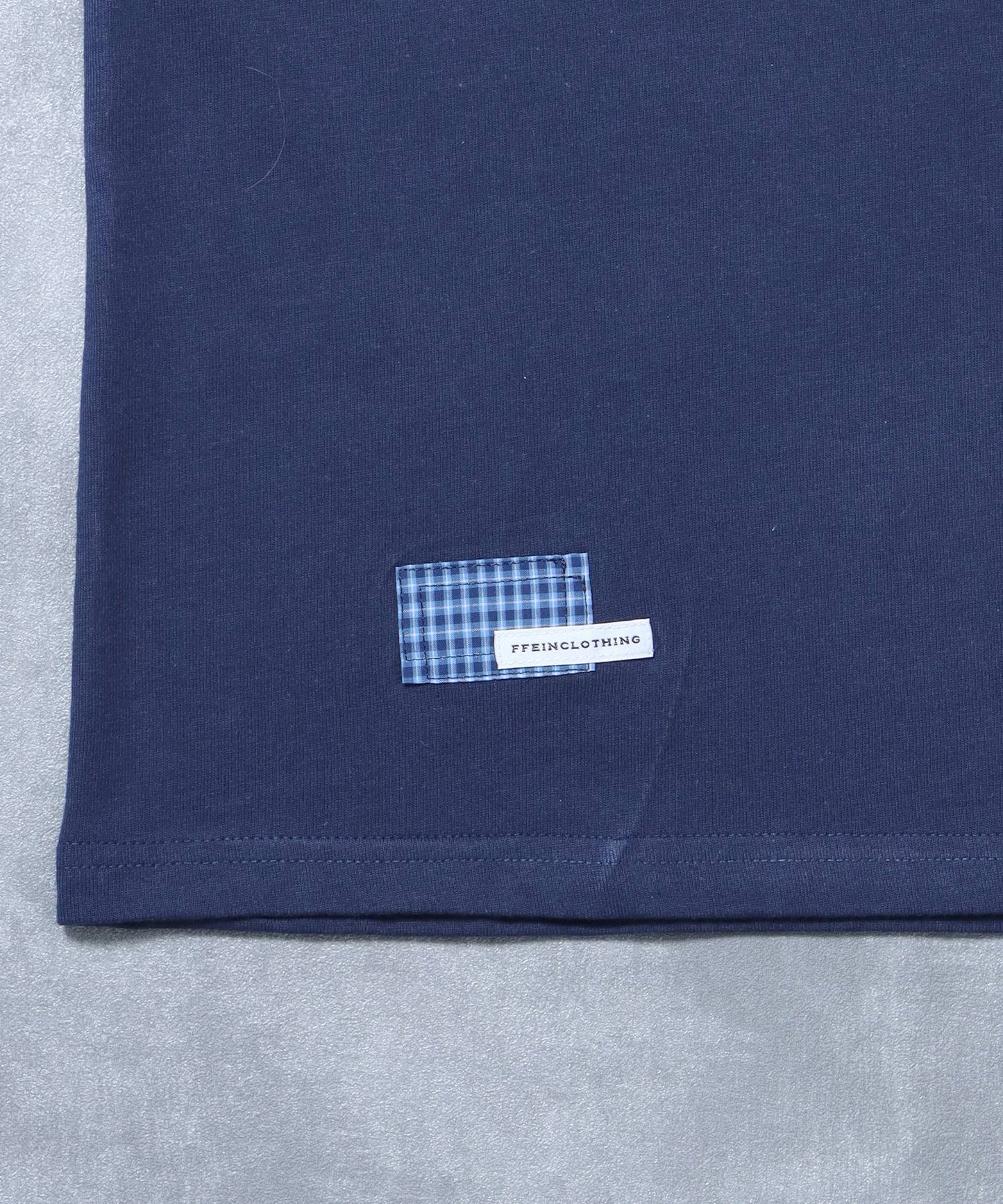 アップリケロゴショート丈Tシャツ/ Tシャツ クルーネック 半袖 プリント 刺繍 チェック 【短丈】 ネイビー
