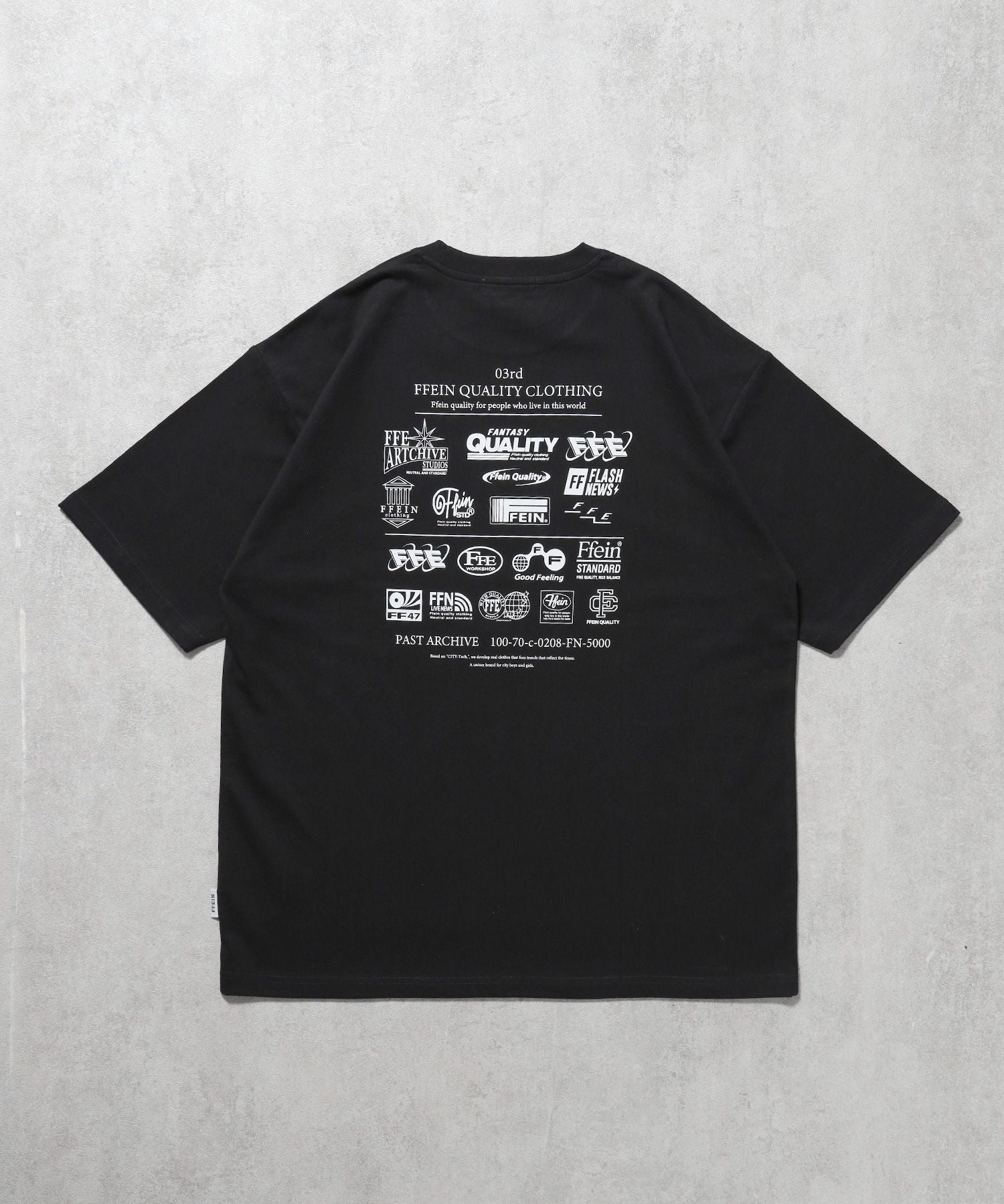 【FFEIN(フェイン)】企業ロゴプリントオーバーサイズTシャツ / Tシャツ クルーネック 半袖 プリント 【短丈】 ブラック