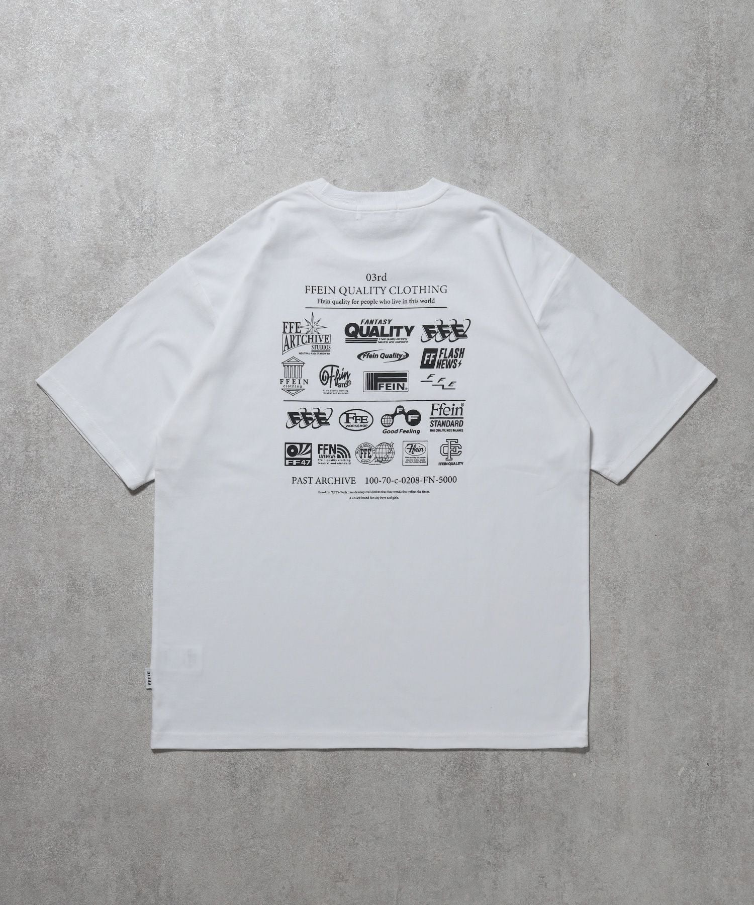 【FFEIN(フェイン)】企業ロゴプリントオーバーサイズTシャツ / Tシャツ クルーネック 半袖 プリント 【短丈】 ホワイト