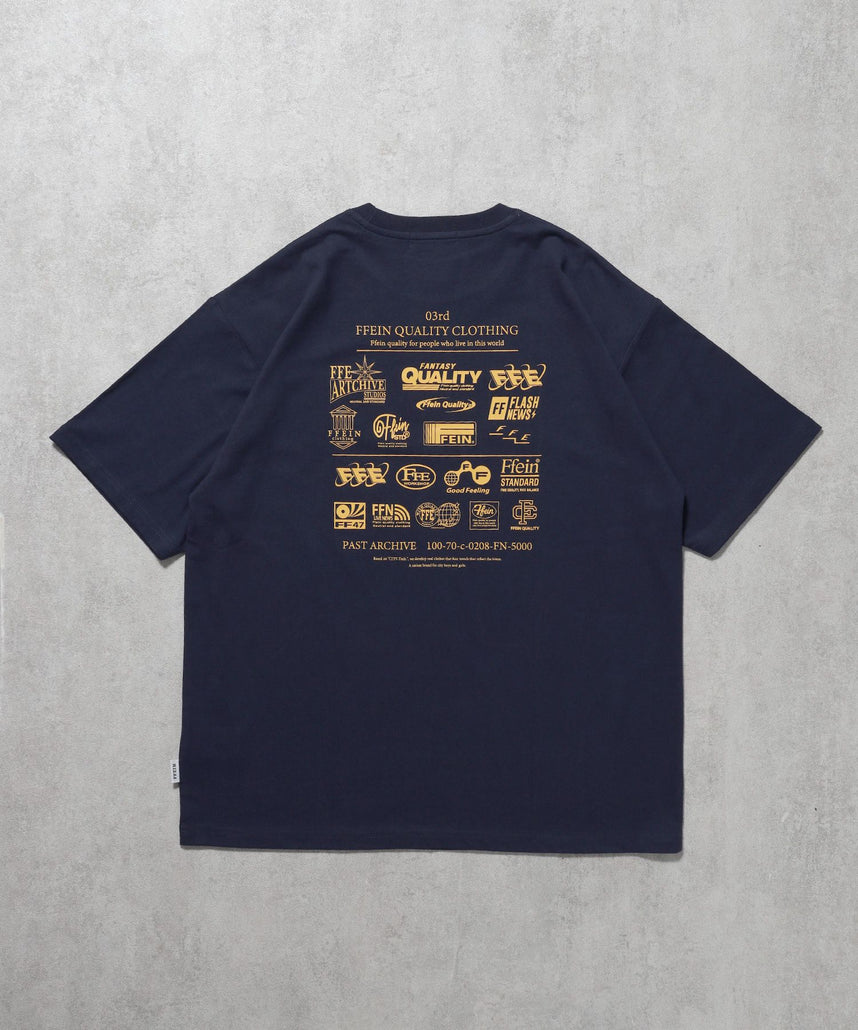 【FFEIN(フェイン)】企業ロゴプリントオーバーサイズTシャツ / Tシャツ クルーネック 半袖 プリント 【短丈】 ネイビー