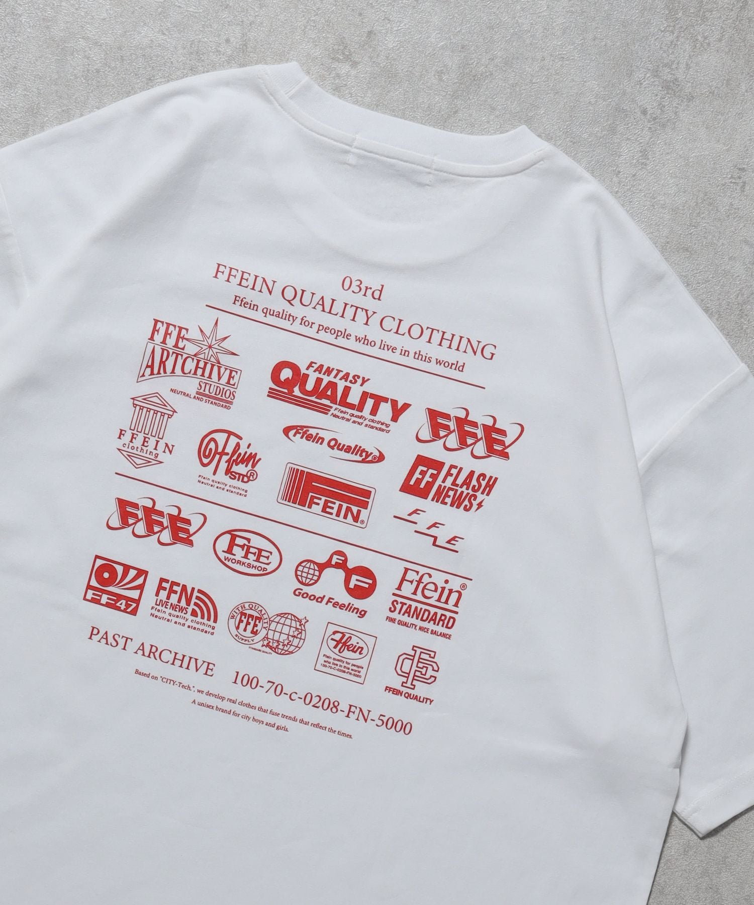 【FFEIN(フェイン)】企業ロゴプリントオーバーサイズTシャツ / Tシャツ クルーネック 半袖 プリント 【短丈】 柄80
