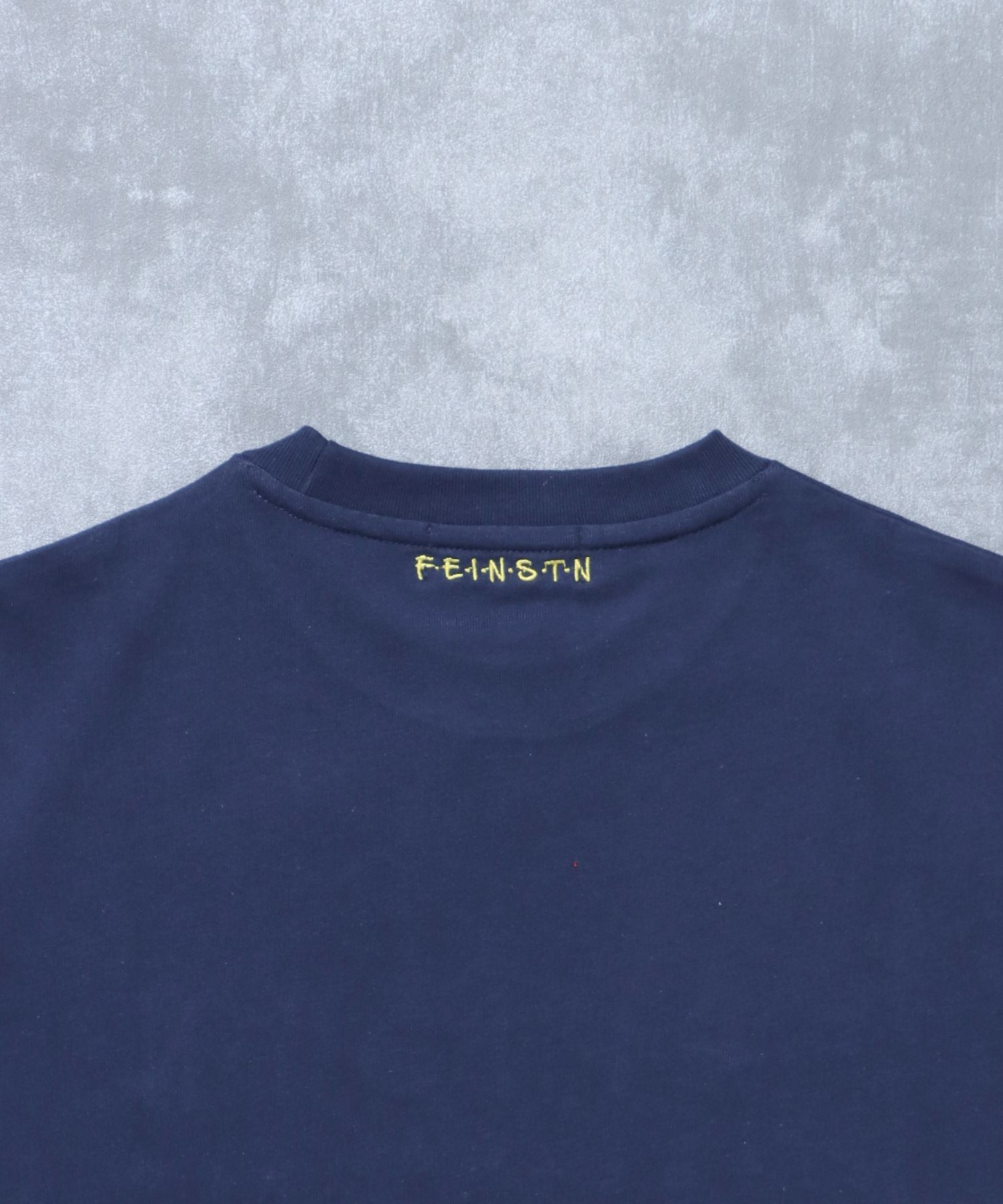 手書き刺繍ロゴショート丈Tシャツ/ Tシャツ クルーネック 半袖 刺繍 【短丈】 ネイビー