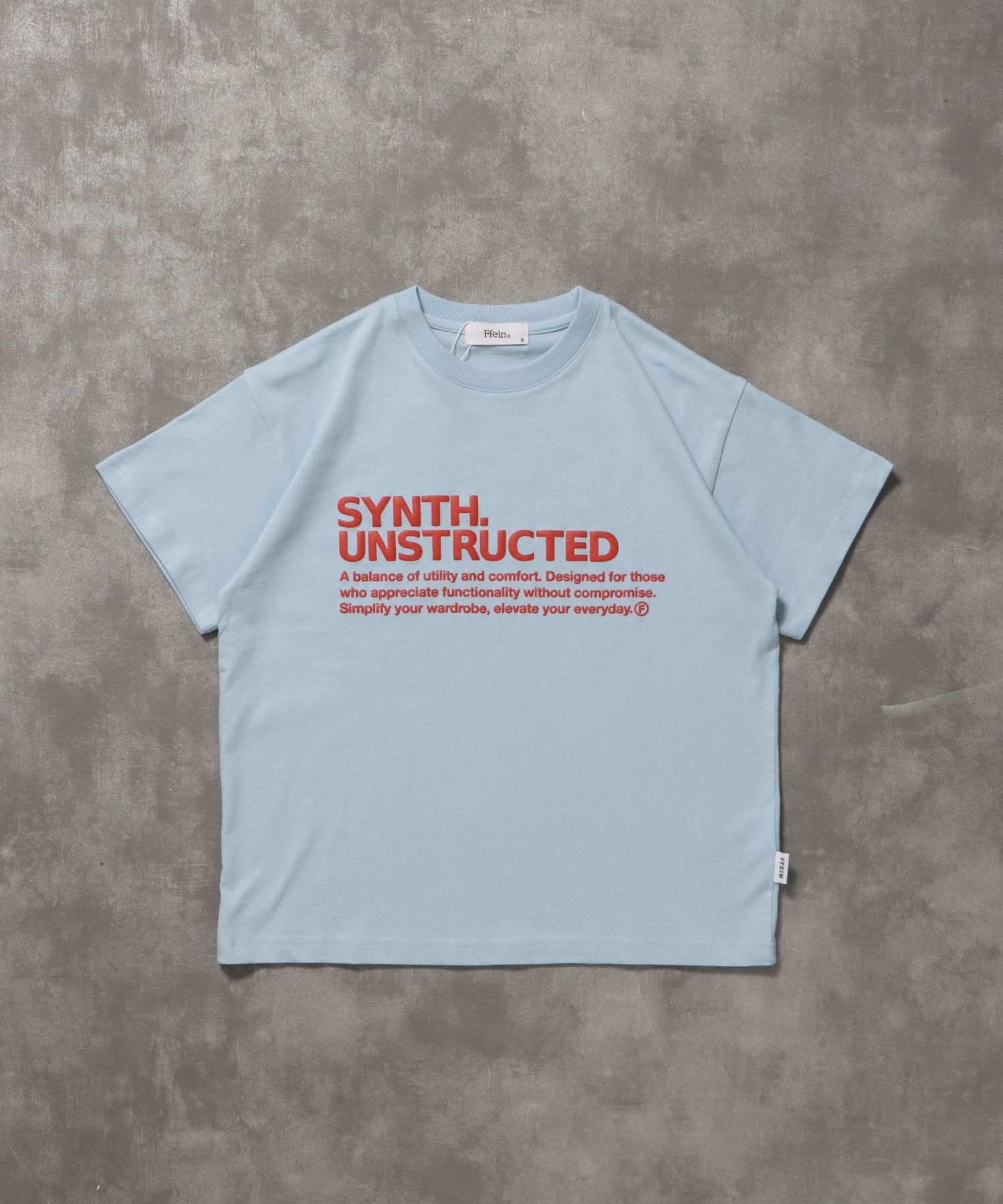 【FFEIN(フェイン)】パッケージ発泡ロゴTシャツ / Tシャツ クルーネック 半袖 プリント 発砲ロゴ【短丈】 ライトブルー