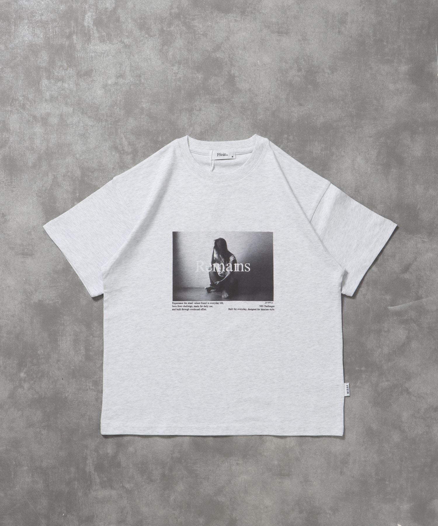 【FFEIN(フェイン)】モノトーンフォトプリントショート丈Tシャツ / Tシャツ クルーネック 半袖 プリント フォト 【短丈】 アッシュグレー