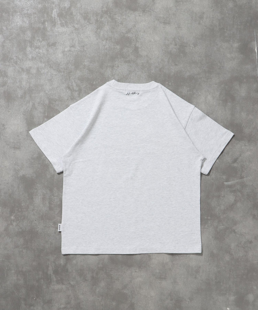 モノトーンフォトプリントショート丈Tシャツ / Tシャツ クルーネック 半袖 プリント フォト 【短丈】 アッシュグレー