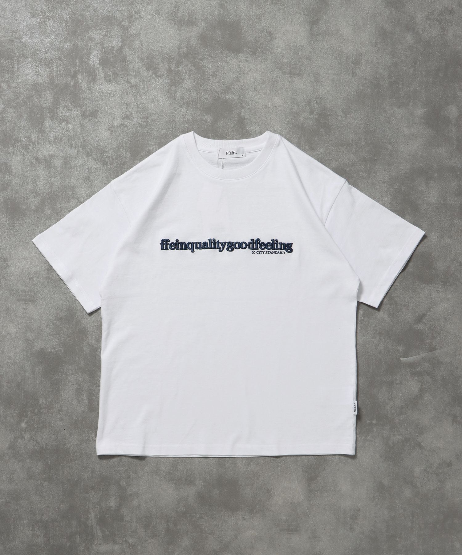 【FFEIN(フェイン)】センターロゴ3D刺繍ショート丈Tシャツ / Tシャツ クルーネック 半袖 刺繍 シンプル 【短丈】 ホワイト