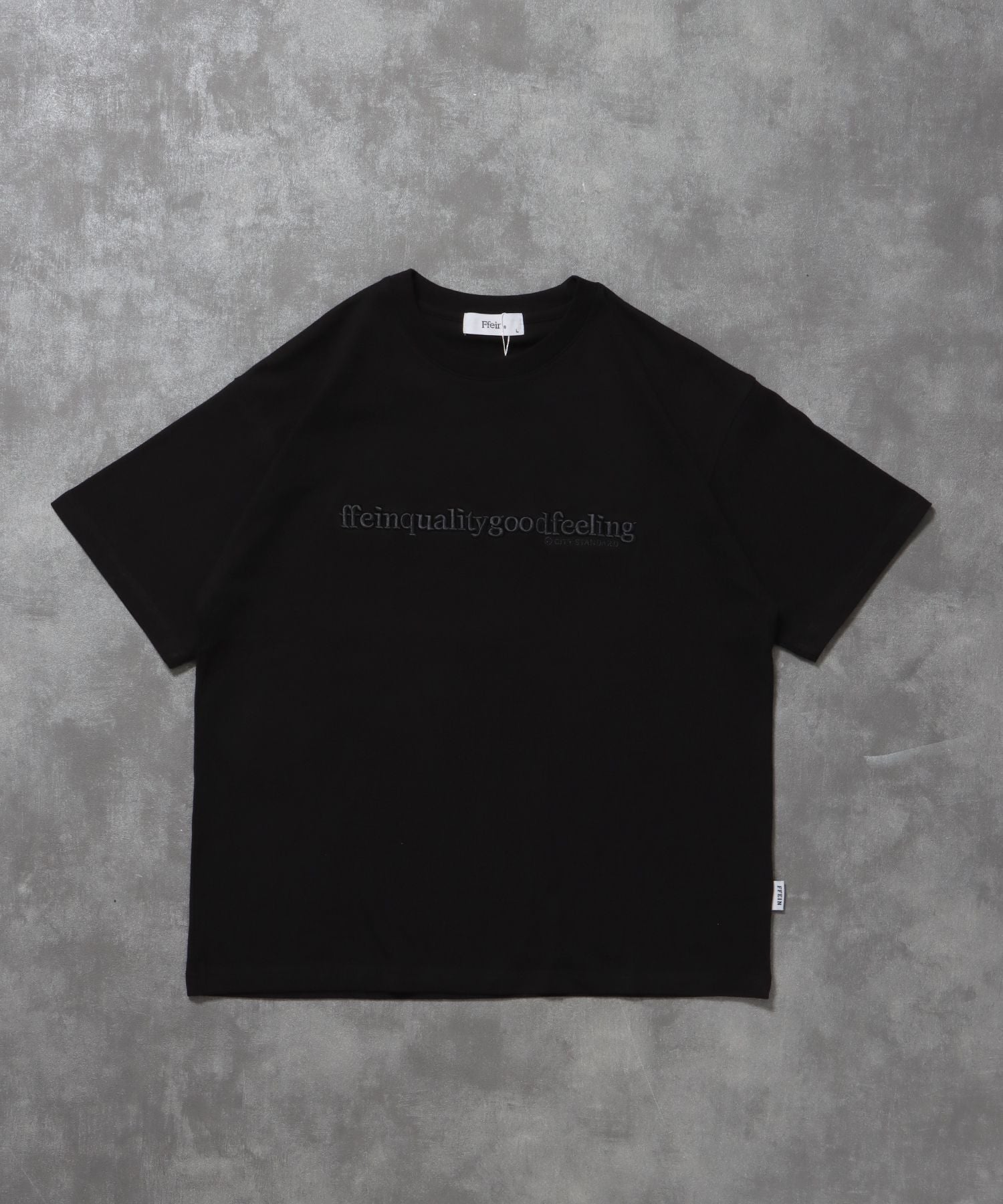 【FFEIN(フェイン)】センターロゴ3D刺繍ショート丈Tシャツ / Tシャツ クルーネック 半袖 刺繍 シンプル 【短丈】 ブラック