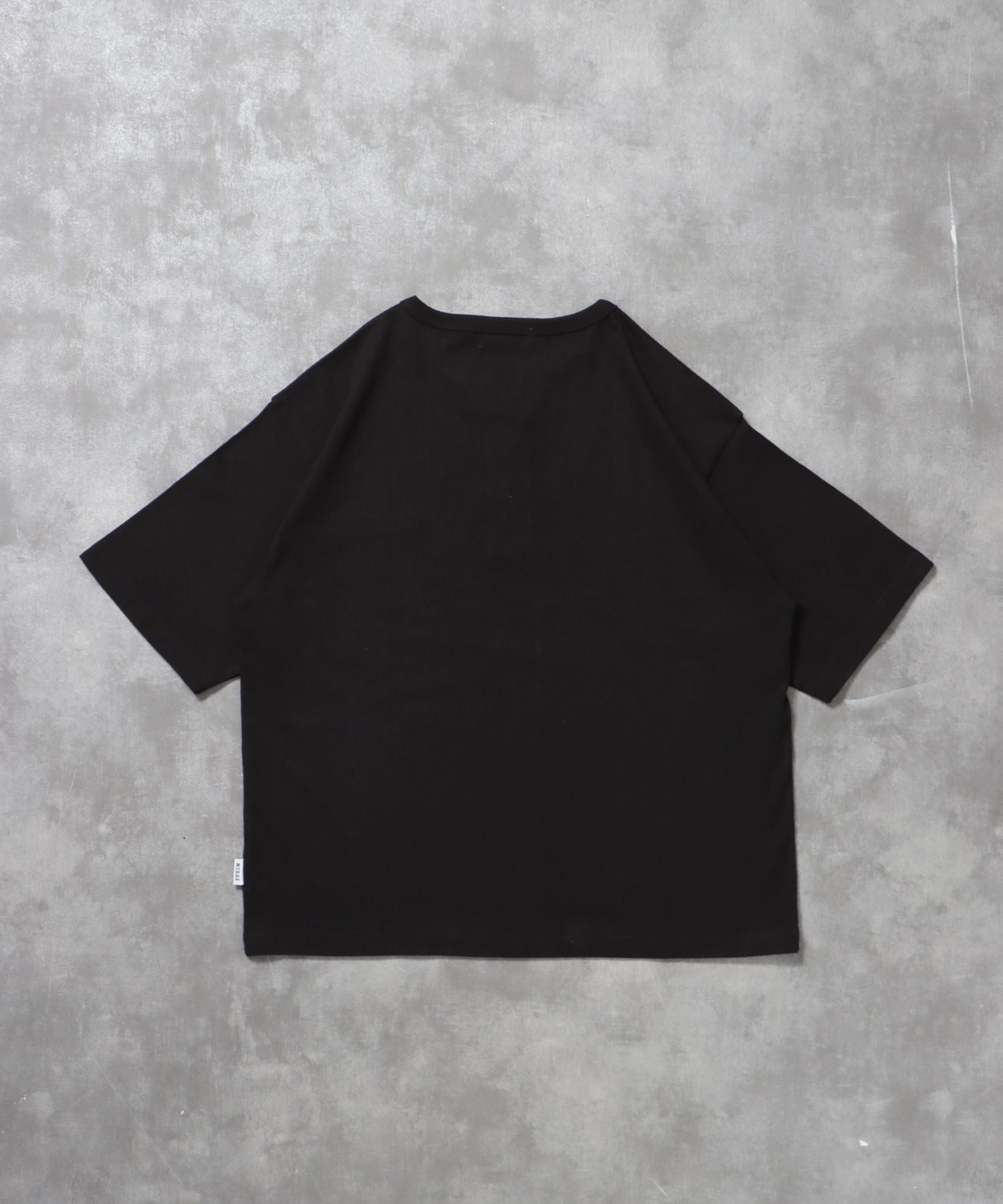 ワンポイント刺繍ロゴヘンリーネックショート丈Tシャツ/ Tシャツ ヘンリーネック 半袖 刺繍 ボタン ワンポイント シンプル 【短丈】
ブラック