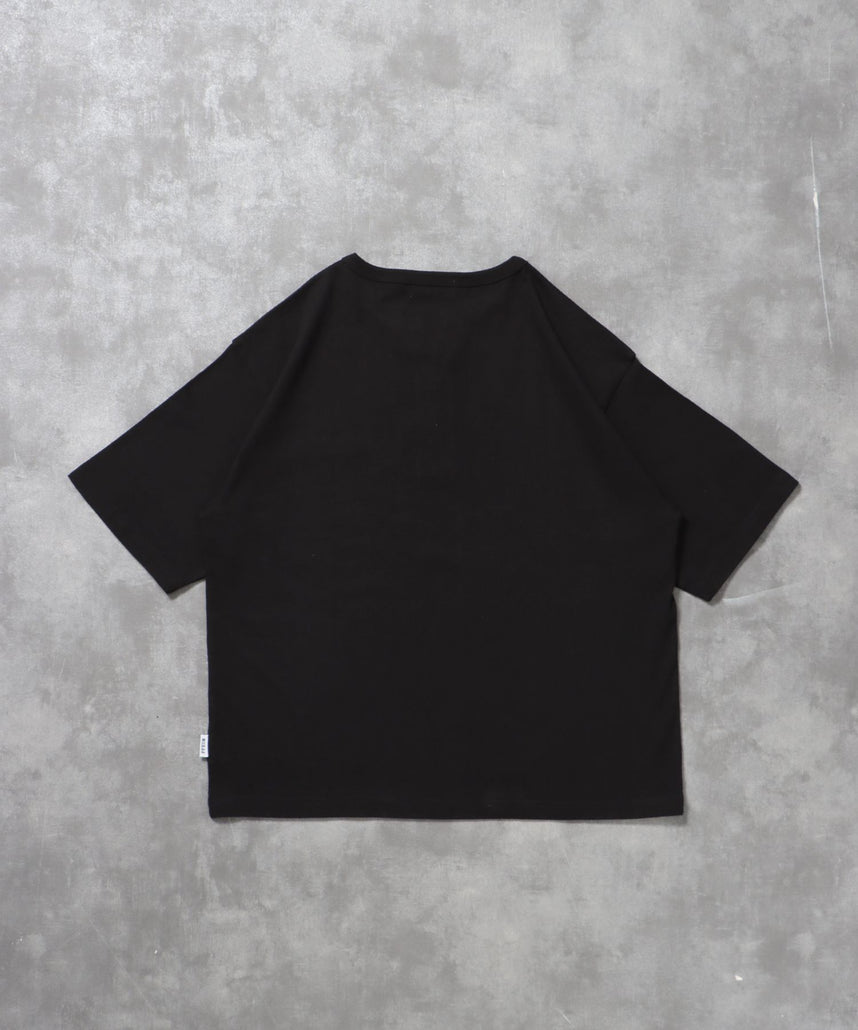 ワンポイント刺繍ロゴヘンリーネックショート丈Tシャツ/ Tシャツ ヘンリーネック 半袖 刺繍 ボタン ワンポイント シンプル 【短丈】
ブラック