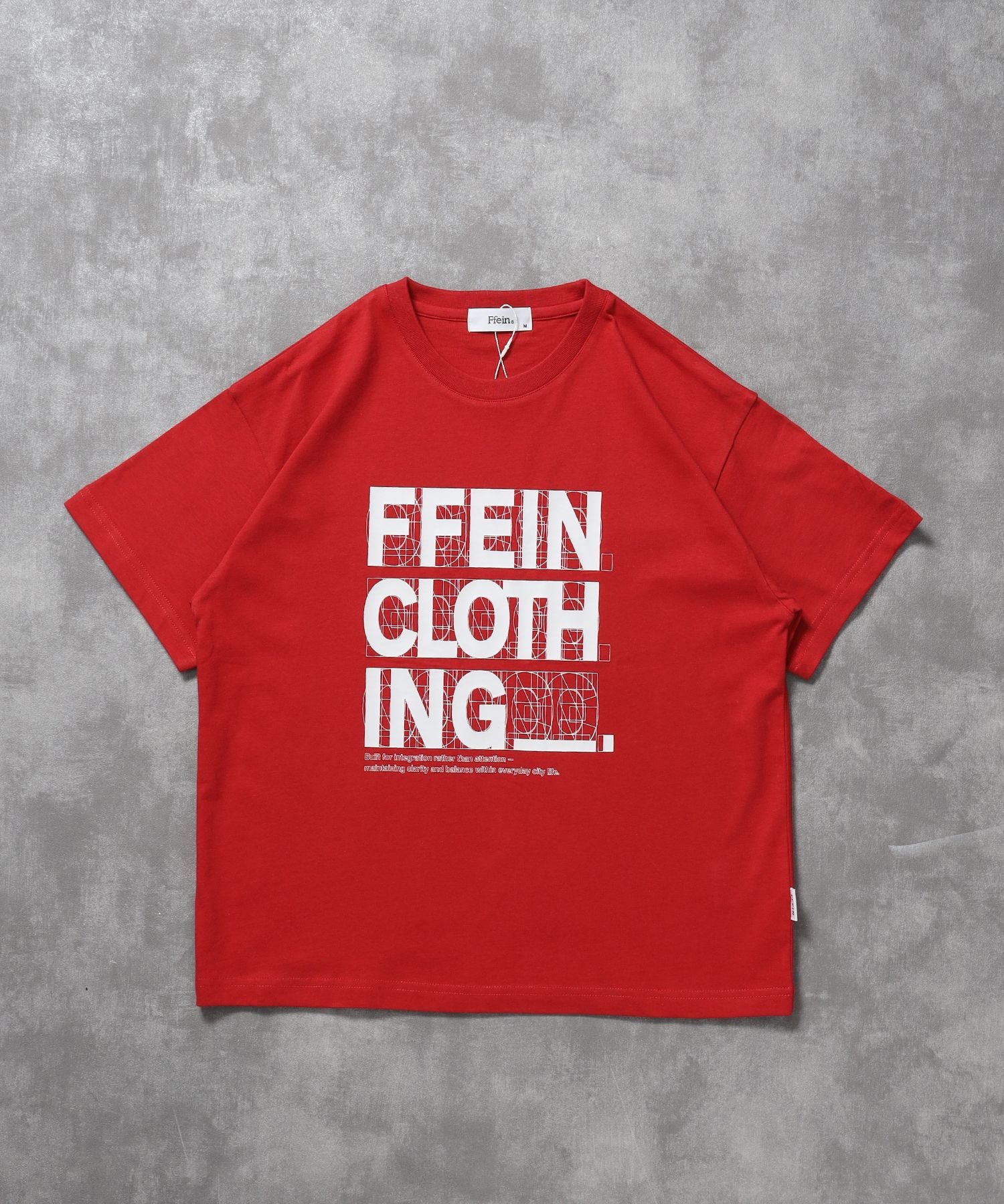 【FFEIN(フェイン)】線画グラフィックロゴショート丈Tシャツ / Tシャツ クルーネック 半袖 プリント 【短丈】 レッド