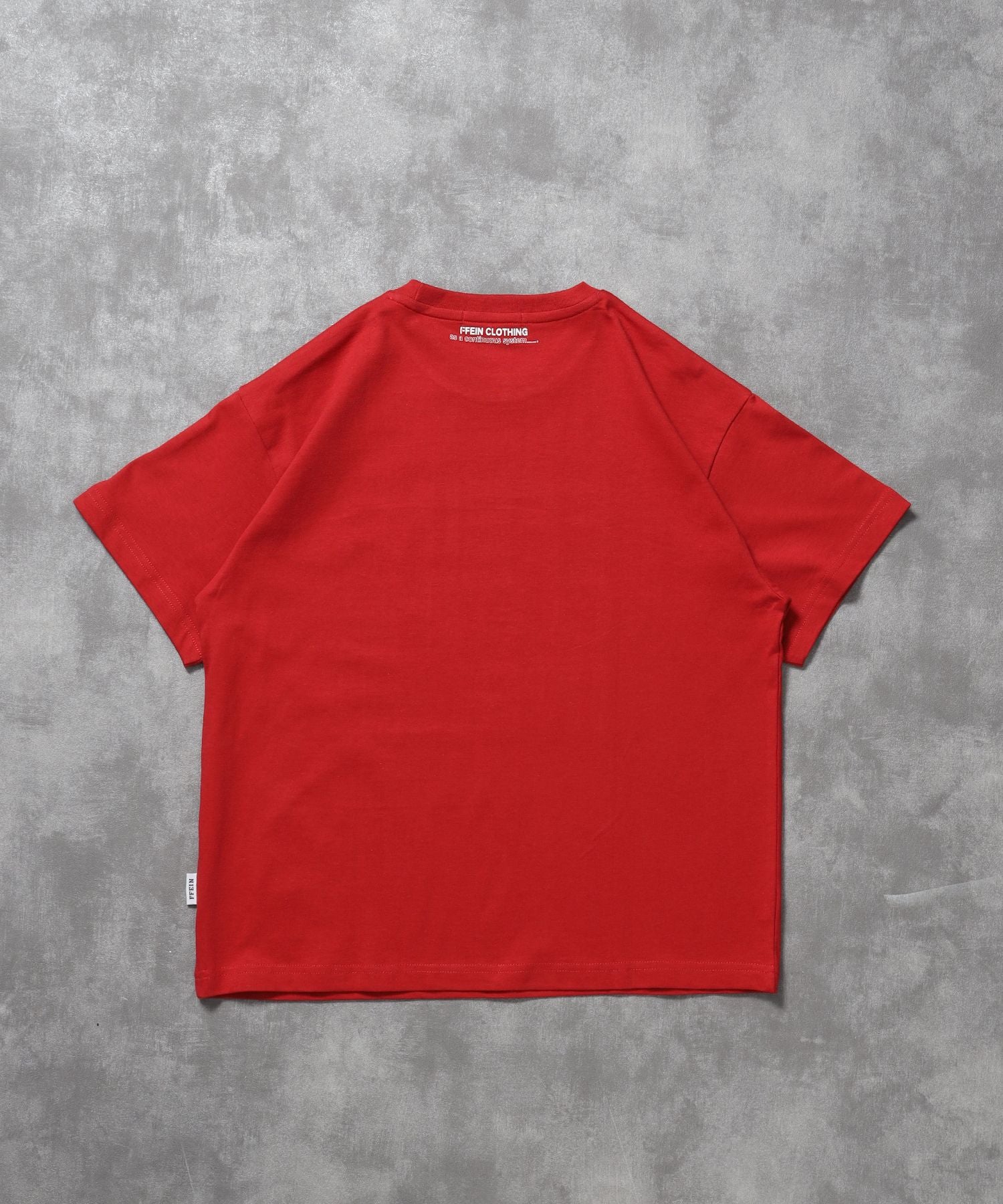 線画グラフィックロゴショート丈Tシャツ / Tシャツ クルーネック 半袖 プリント 【短丈】 レッド