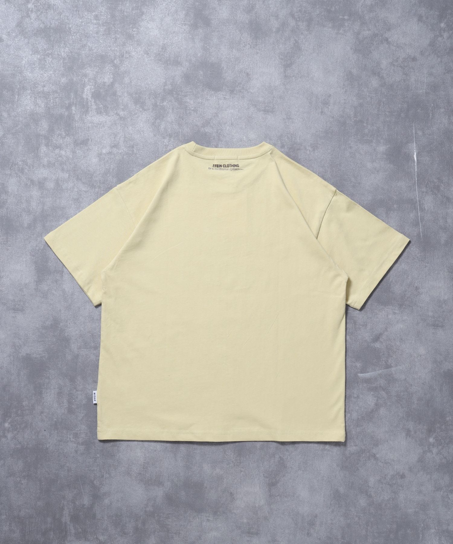 線画グラフィックロゴショート丈Tシャツ / Tシャツ クルーネック 半袖 プリント 【短丈】 レモンイエロー