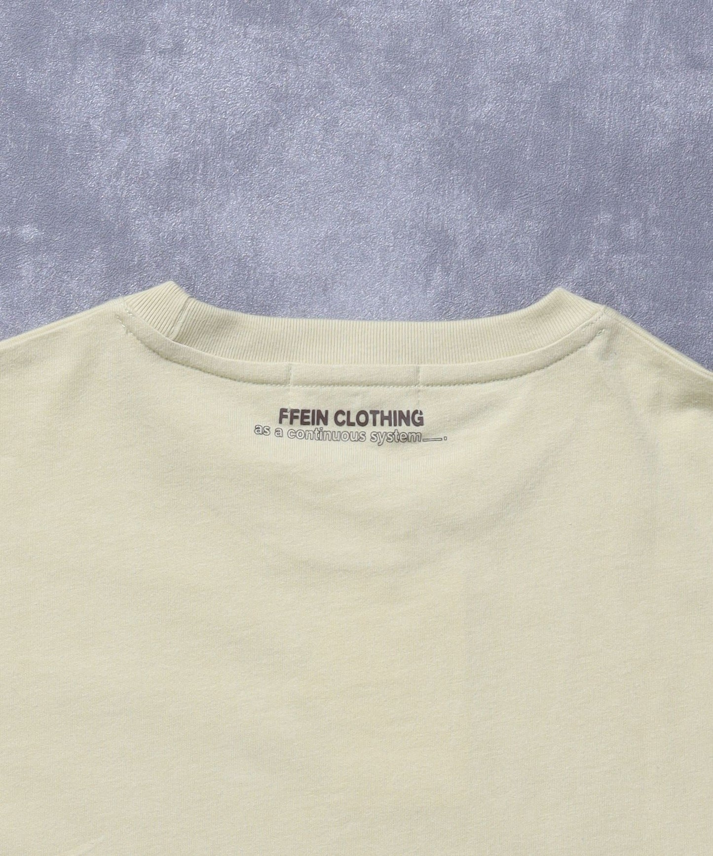 線画グラフィックロゴショート丈Tシャツ / Tシャツ クルーネック 半袖 プリント 【短丈】 レモンイエロー