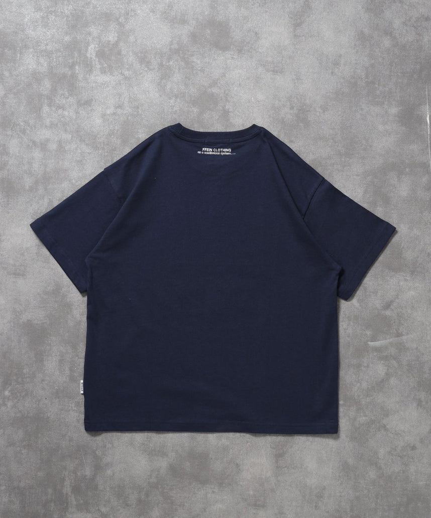 線画グラフィックロゴショート丈Tシャツ / Tシャツ クルーネック 半袖 プリント 【短丈】 ネイビー