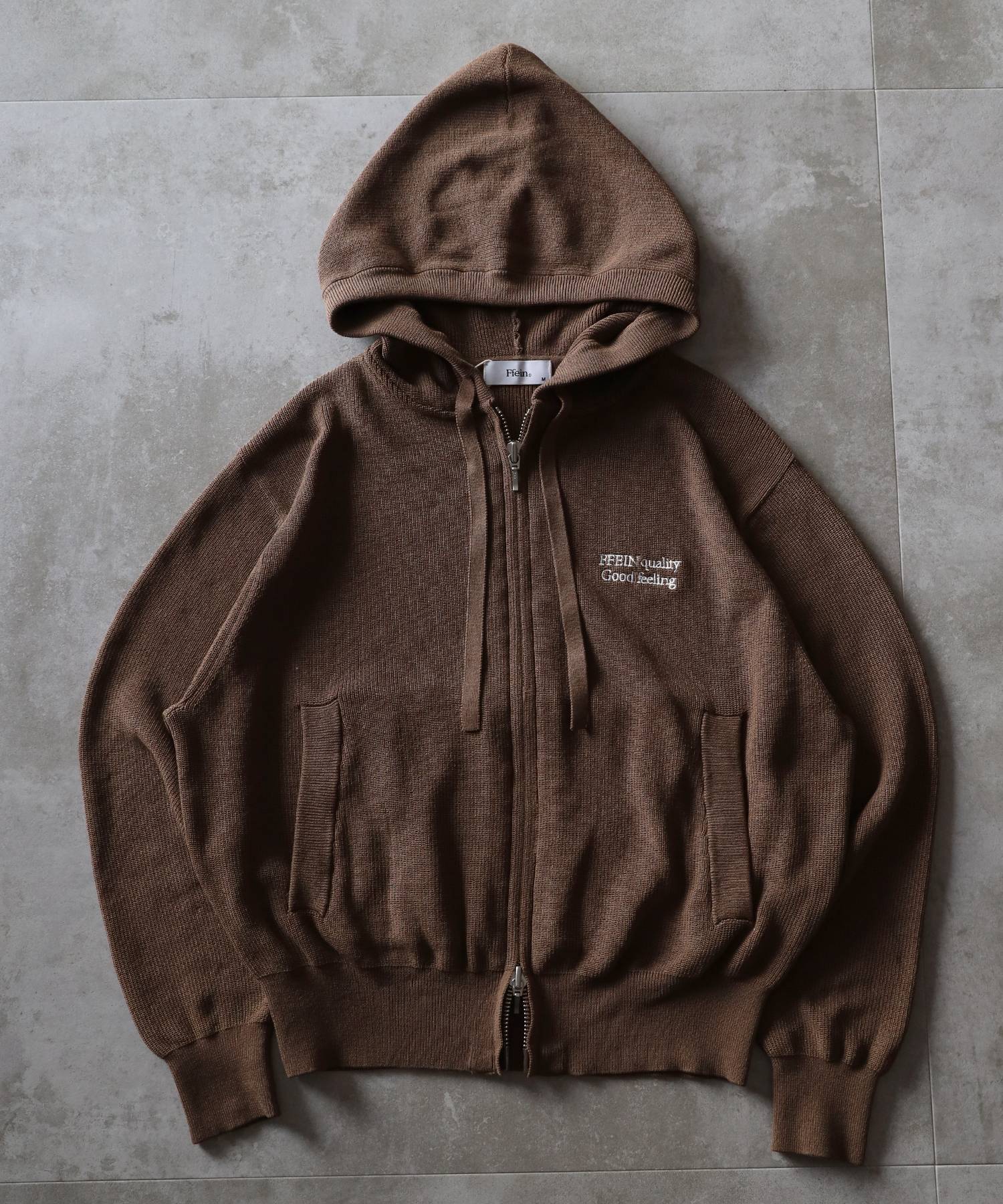 FFEIN(フェイン)】ワンポイント刺繍フード短丈ニットPK / ジップ