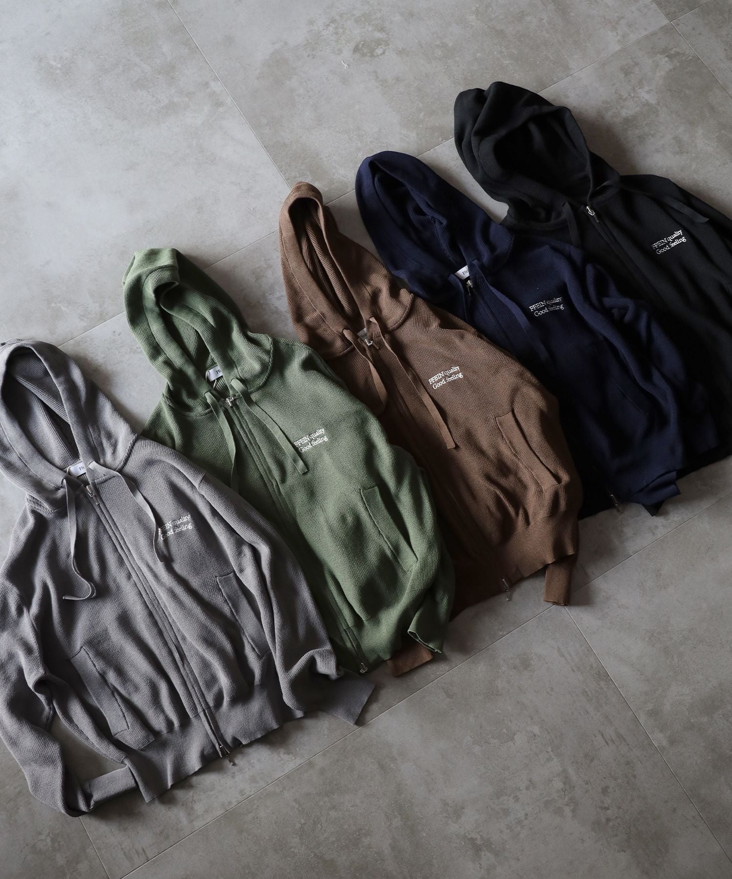 ワンポイント刺繍フード短丈ニットPK / ジップパーカー ダブルジップ ニット フーディ 刺繍 【短丈】 ブラック