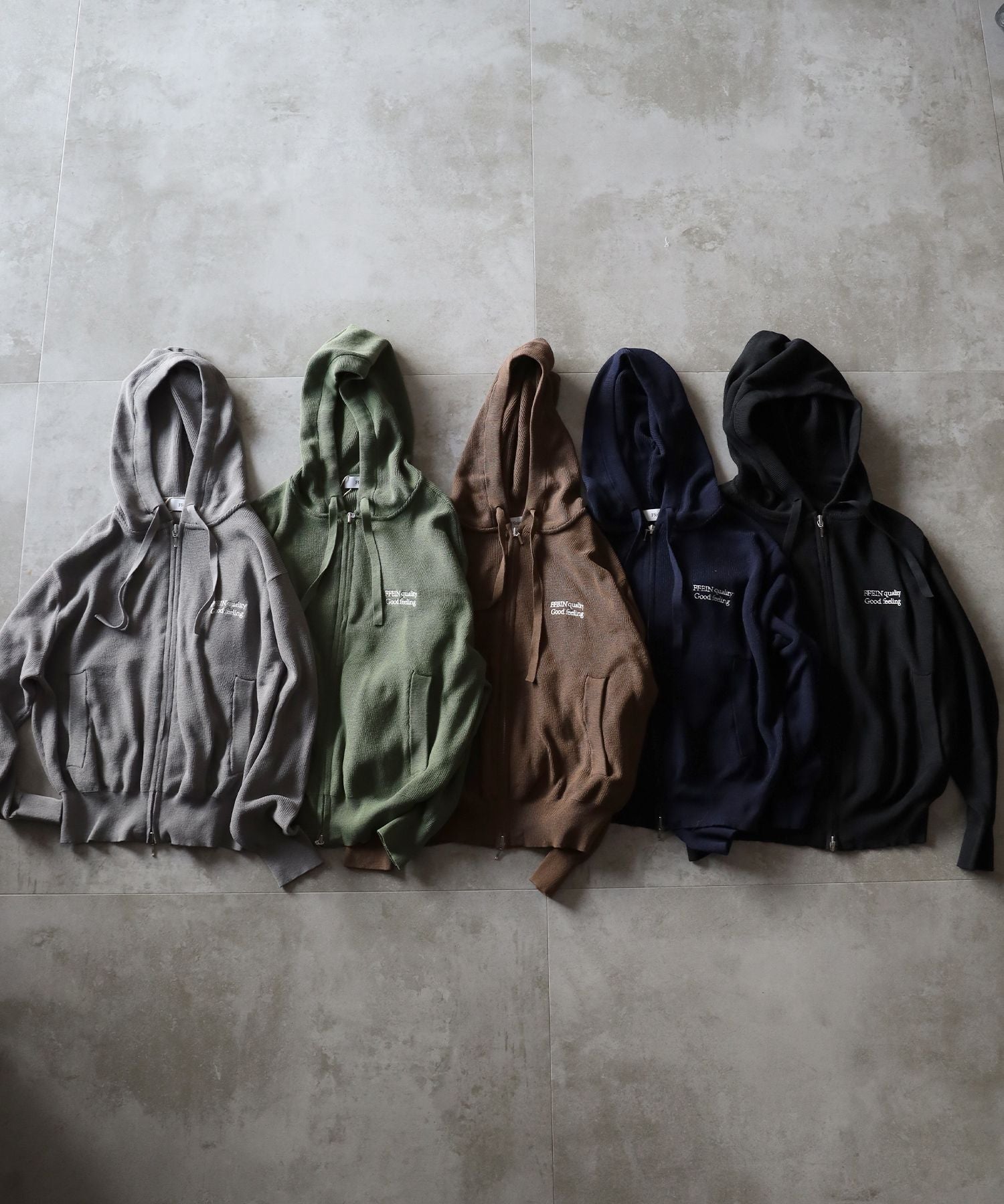 ワンポイント刺繍フード短丈ニットPK / ジップパーカー ダブルジップ ニット フーディ 刺繍 【短丈】 ブラック