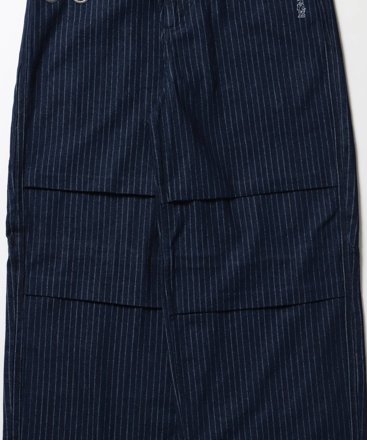 sqnz tucked denim pants / パンツ ハトメ レザーパッチ デニム ボトムス 加工 ワイドシルエット ネイビー