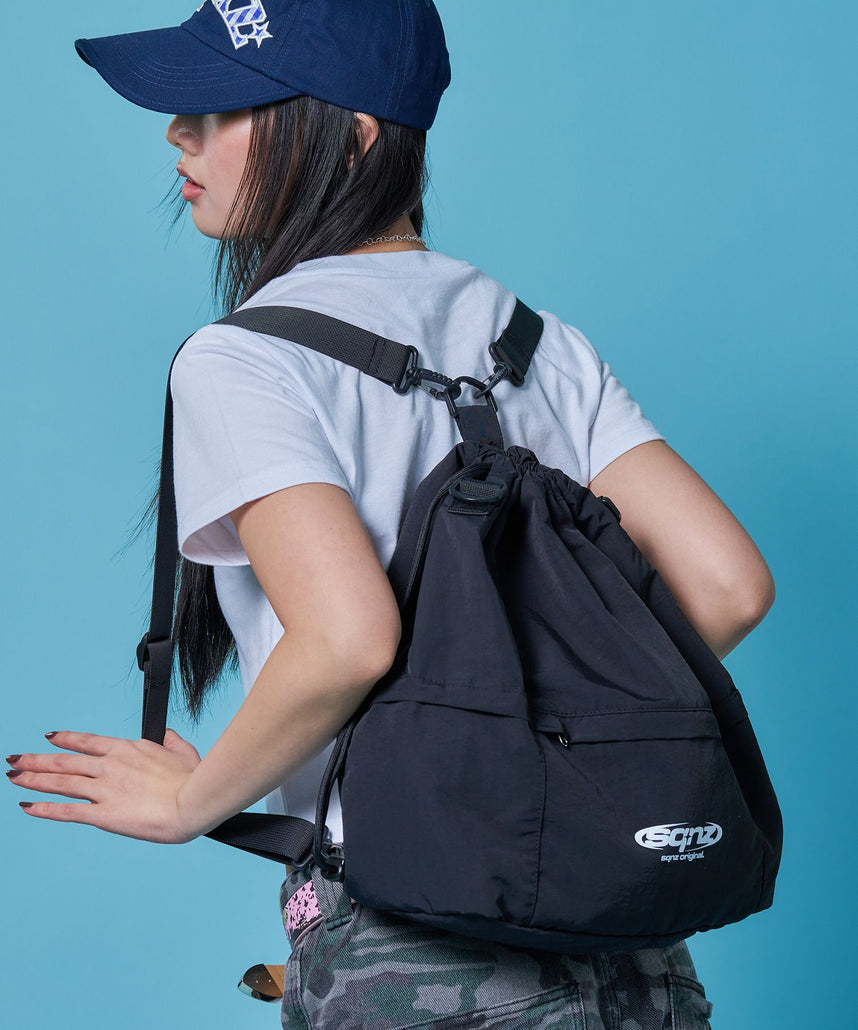 【sqnz(エスキュンズ)】sqnz 2way knapsack / ユニセックス ナップサック リュック 雑貨 バック 2WAY ドローコード ブラック