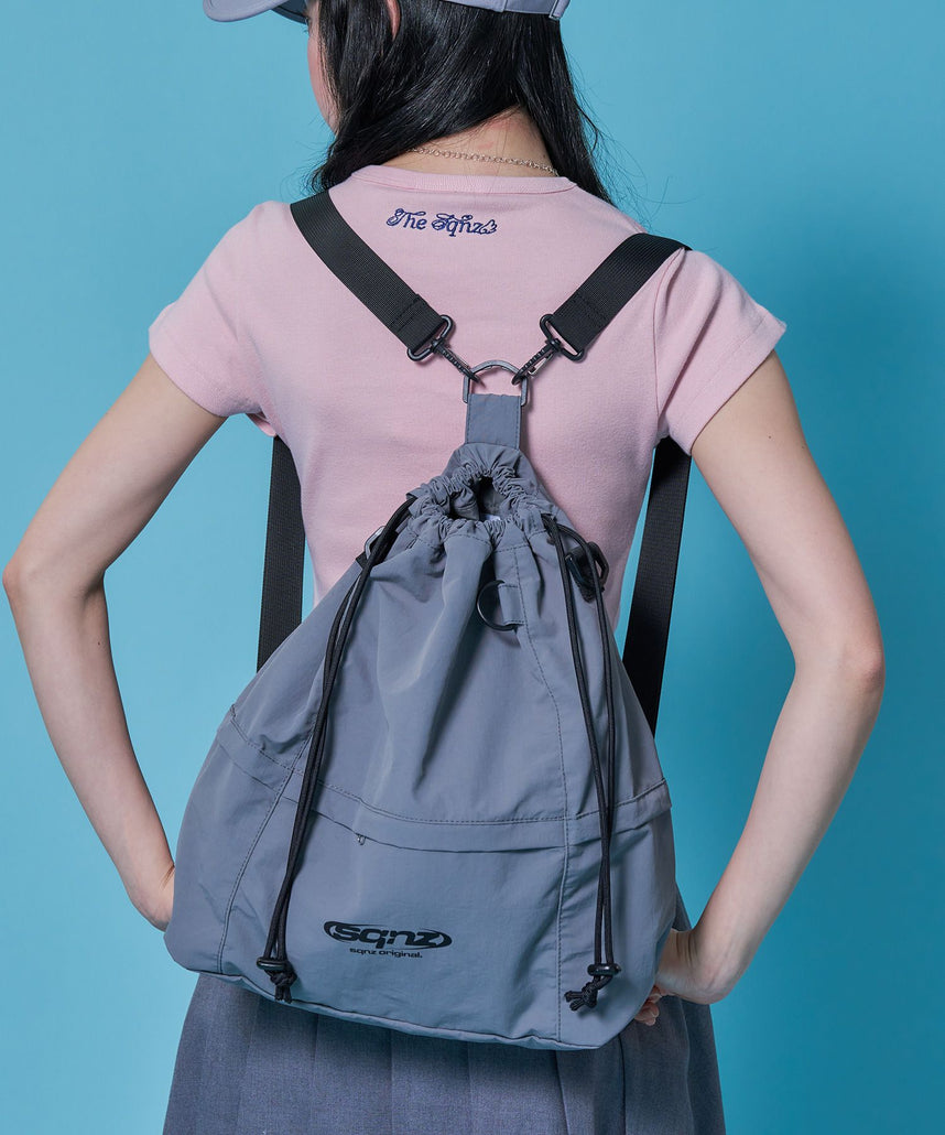 【sqnz(エスキュンズ)】sqnz 2way knapsack / ユニセックス ナップサック リュック 雑貨 バック 2WAY ドローコード グレー
