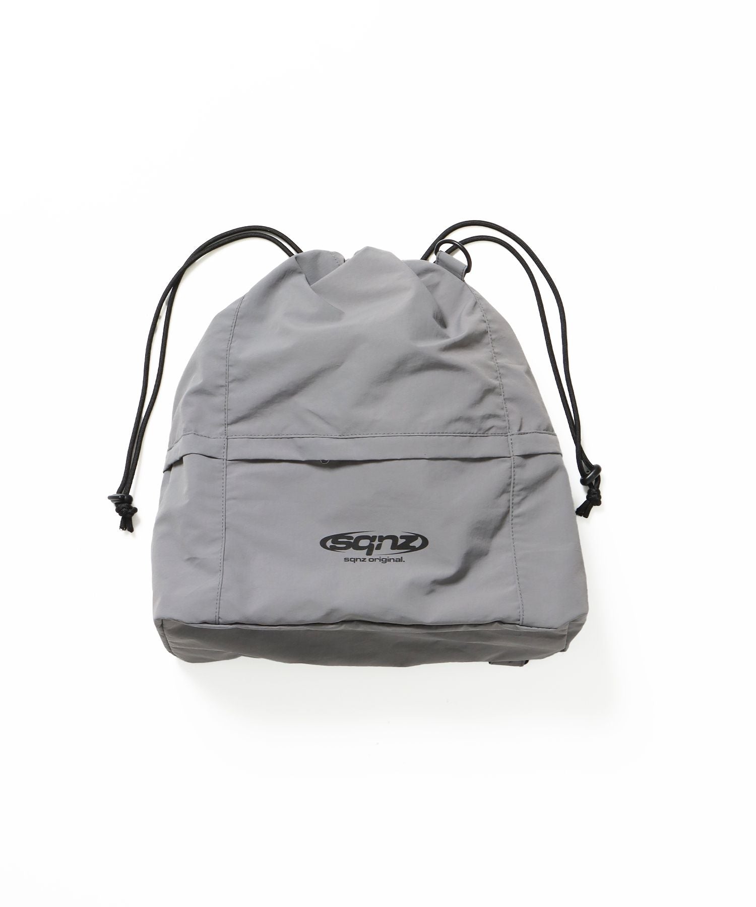 【sqnz(エスキュンズ)】sqnz 2way knapsack / ユニセックス ナップサック リュック 雑貨 バック 2WAY ドローコード グレー