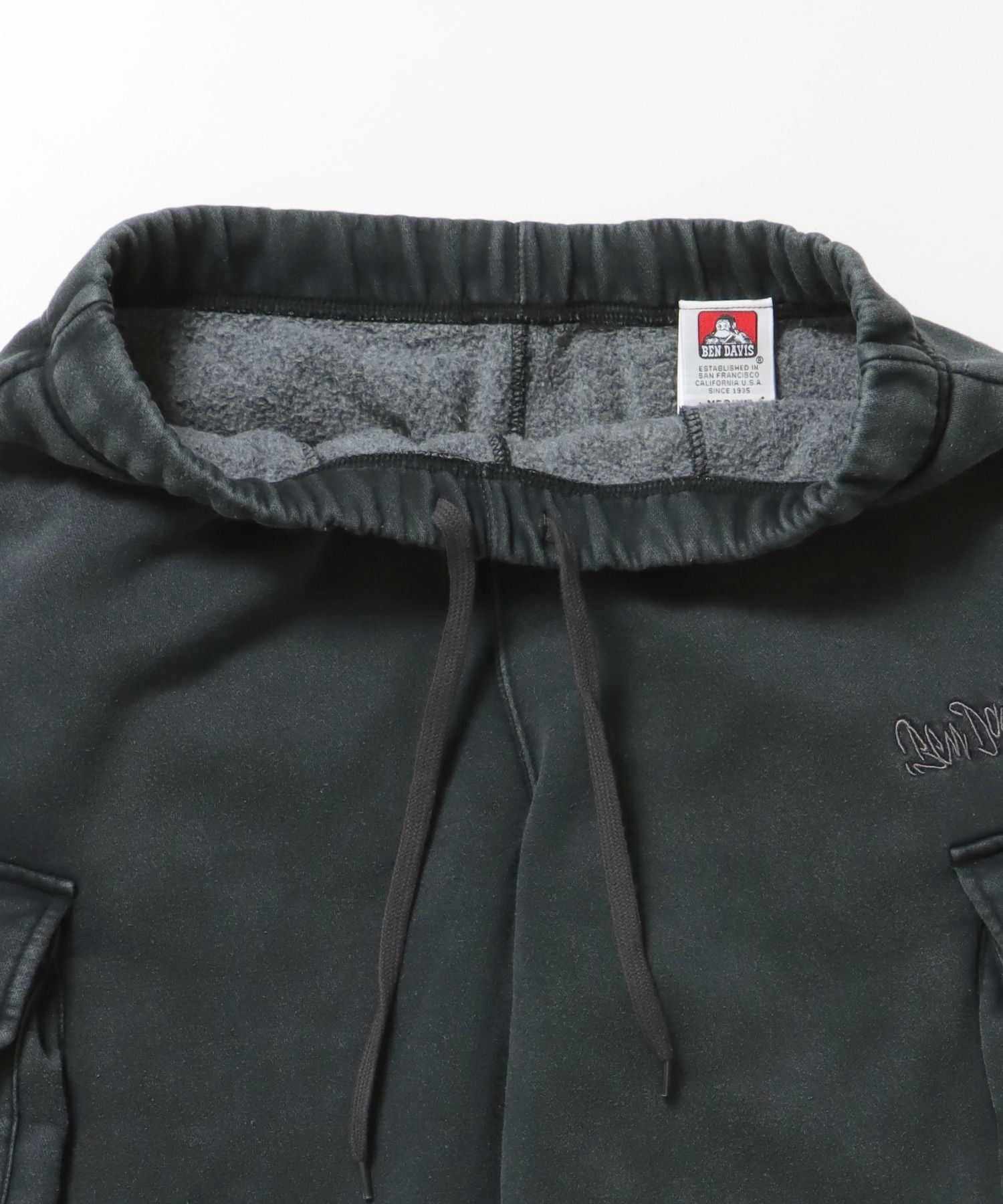 FADED SWEAT CARGO PANTS / カーゴパンツ スウェット ワイドシルエット 裏起毛 ドローコード 刺繍 ≪セットアップ着用可能≫ ブラック