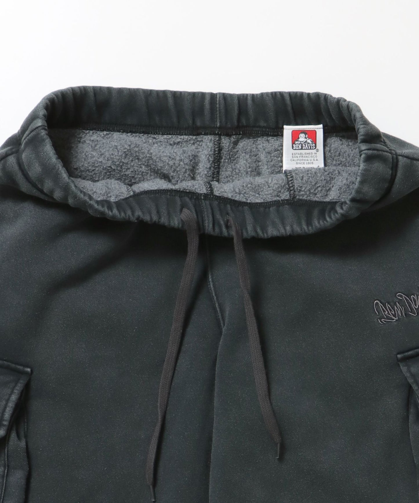 FADED SWEAT CARGO PANTS / カーゴパンツ スウェット ワイドシルエット 裏起毛 ドローコード 刺繍 ≪セットアップ着用可能≫ ブラック