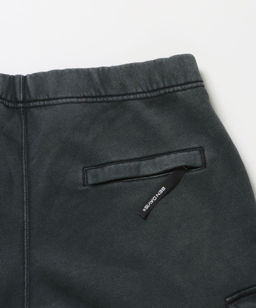 FADED SWEAT CARGO PANTS / カーゴパンツ スウェット ワイドシルエット 裏起毛 ドローコード 刺繍 ≪セットアップ着用可能≫ ブラック