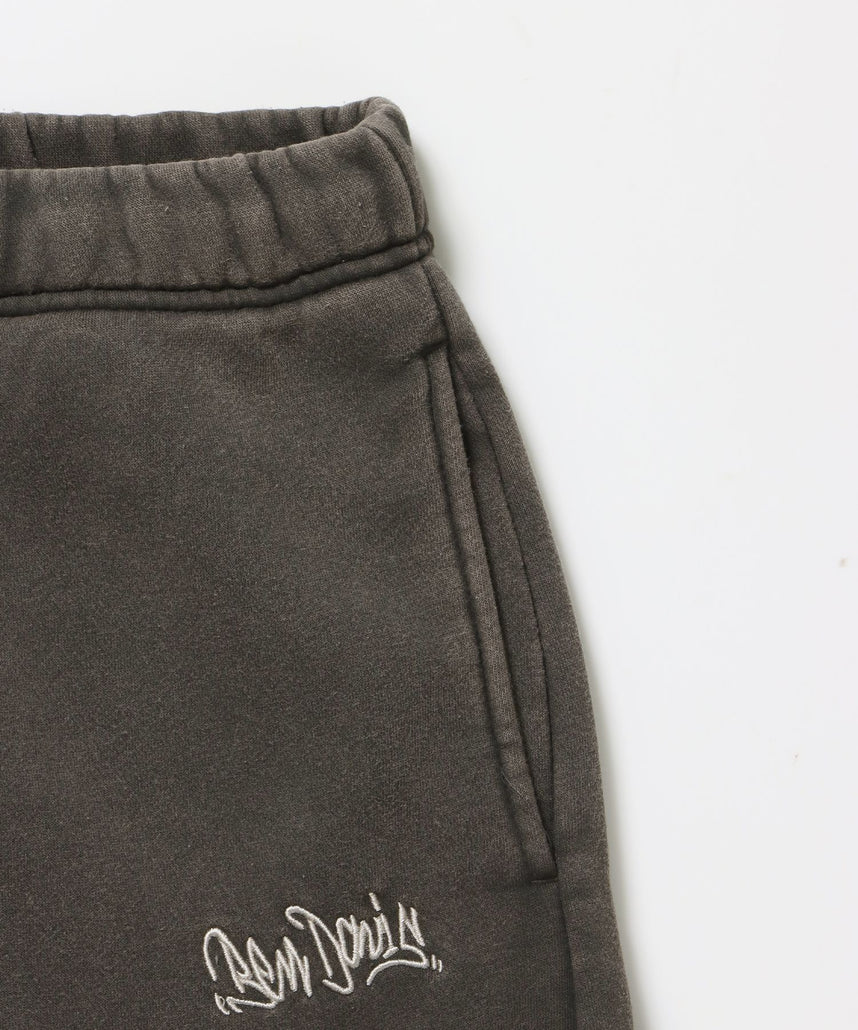 FADED SWEAT CARGO PANTS / カーゴパンツ スウェット ワイドシルエット 裏起毛 ドローコード 刺繍 ≪セットアップ着用可能≫ ダークブラウン