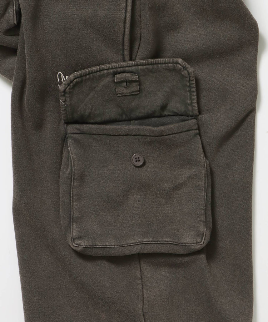 FADED SWEAT CARGO PANTS / カーゴパンツ スウェット ワイドシルエット 裏起毛 ドローコード 刺繍 ≪セットアップ着用可能≫ ダークブラウン