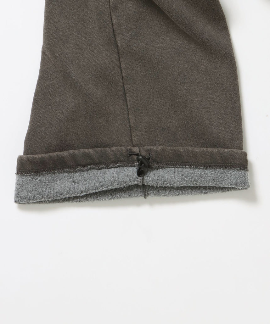 FADED SWEAT CARGO PANTS / カーゴパンツ スウェット ワイドシルエット 裏起毛 ドローコード 刺繍 ≪セットアップ着用可能≫ ダークブラウン