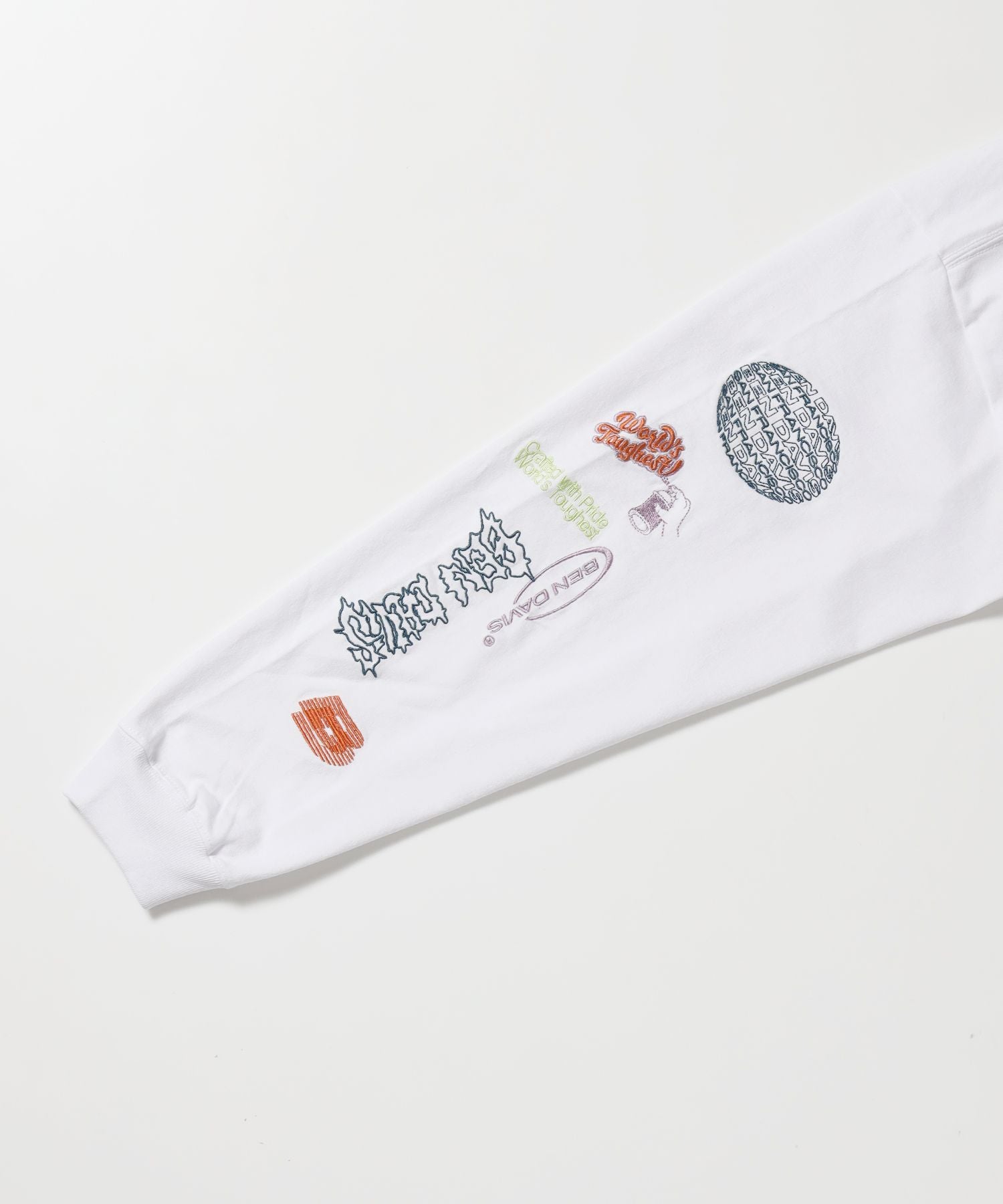 SLEEVE EMB WIDE L/S TEE / ロンT クルーネック 刺繍 長袖 ユニセックス レギュラーシルエット ホワイト