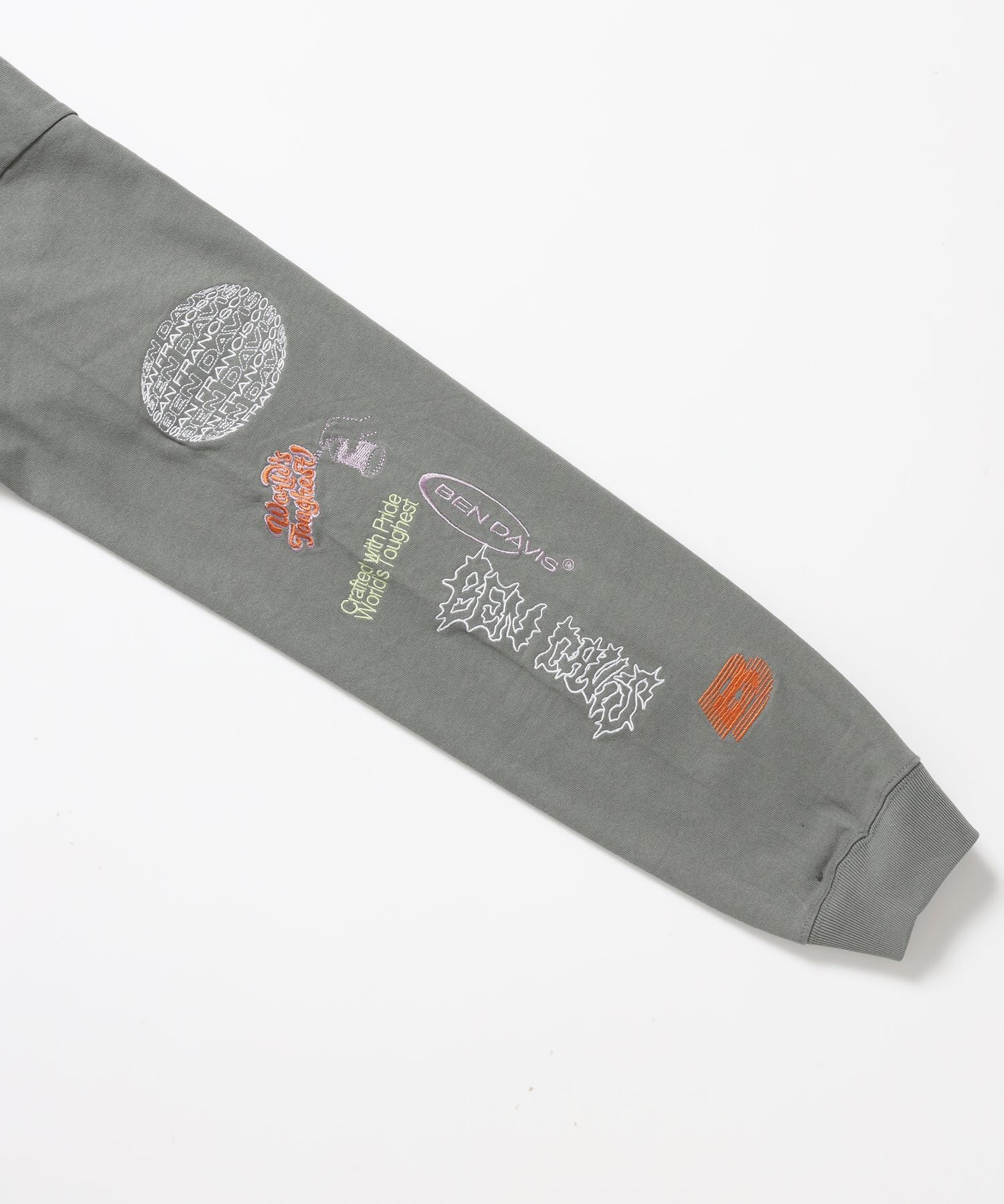 SLEEVE EMB WIDE L/S TEE / ロンT クルーネック 刺繍 長袖 ユニセックス レギュラーシルエット グリーン