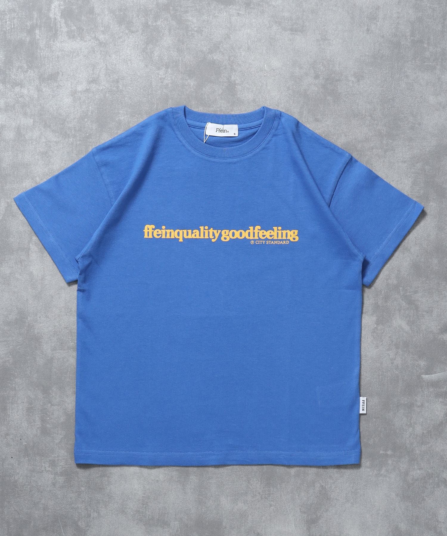 【FFEIN(フェイン)】センタープリントロゴショート丈Tシャツ / Tシャツ クルーネック 半袖 プリント ブルー