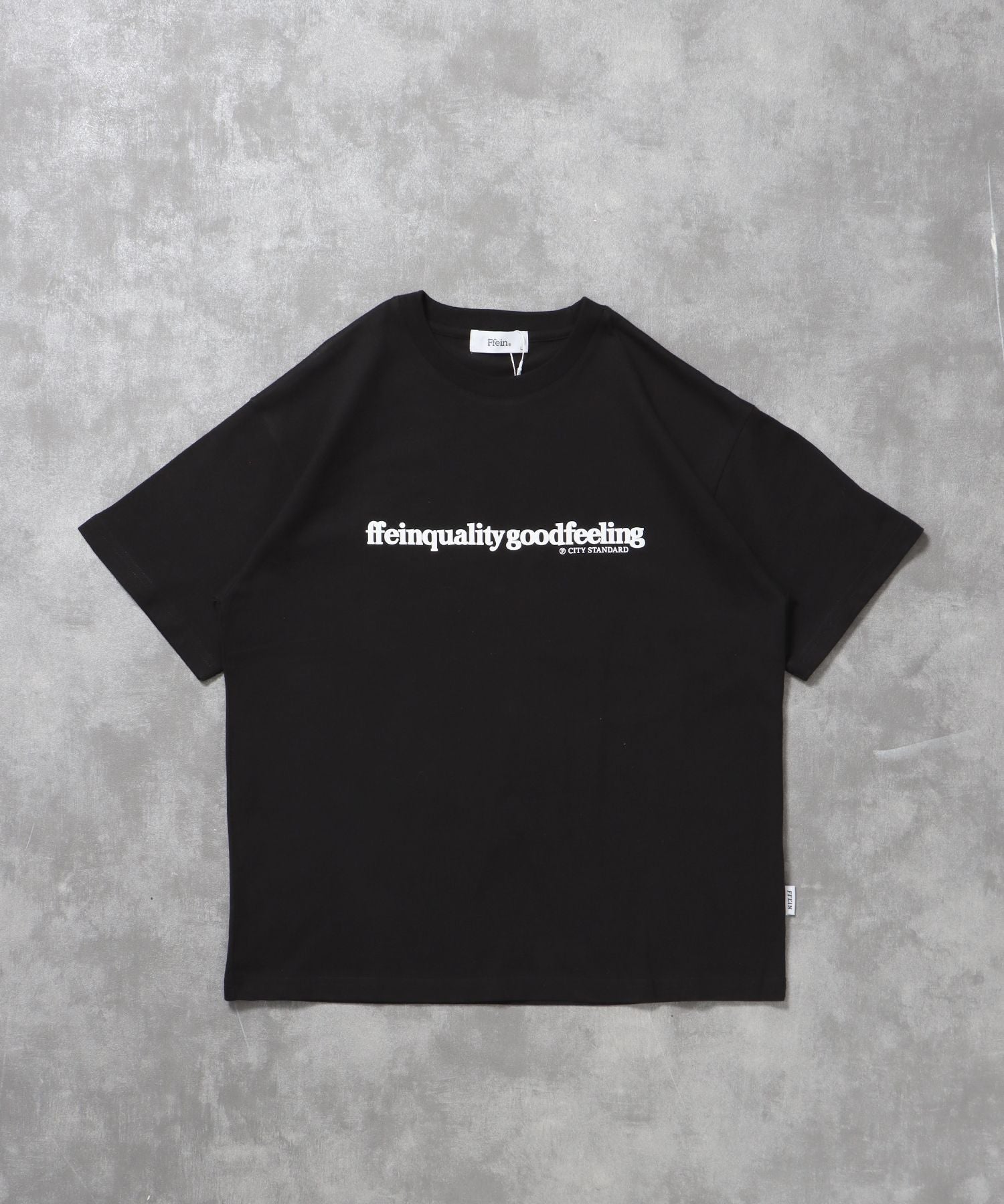 【FFEIN(フェイン)】センタープリントロゴショート丈Tシャツ / Tシャツ クルーネック 半袖 プリント ブラック