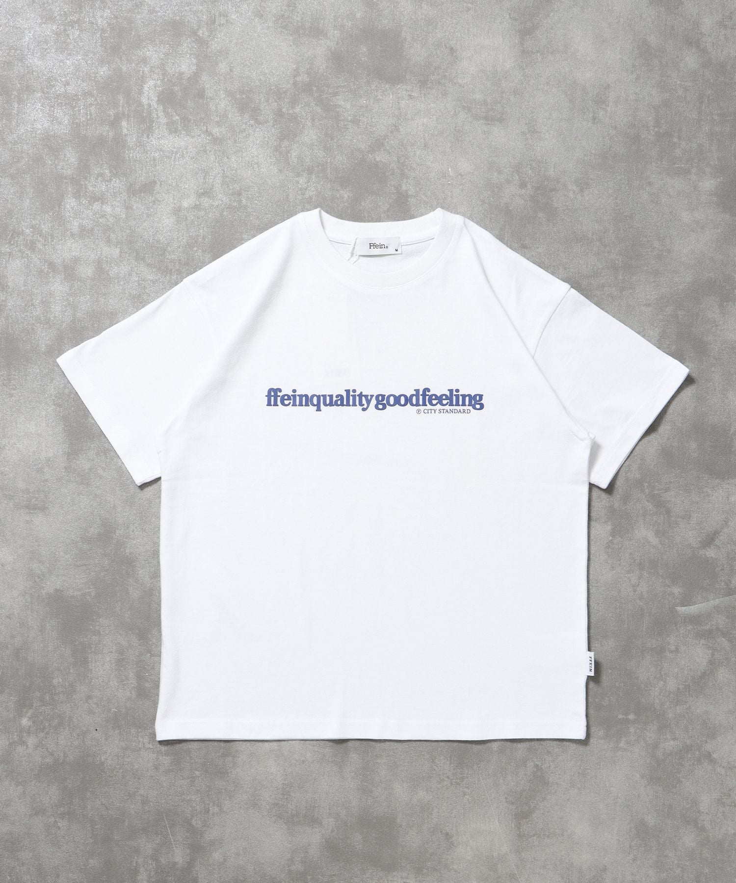 【FFEIN(フェイン)】センタープリントロゴショート丈Tシャツ / Tシャツ クルーネック 半袖 プリント ホワイト