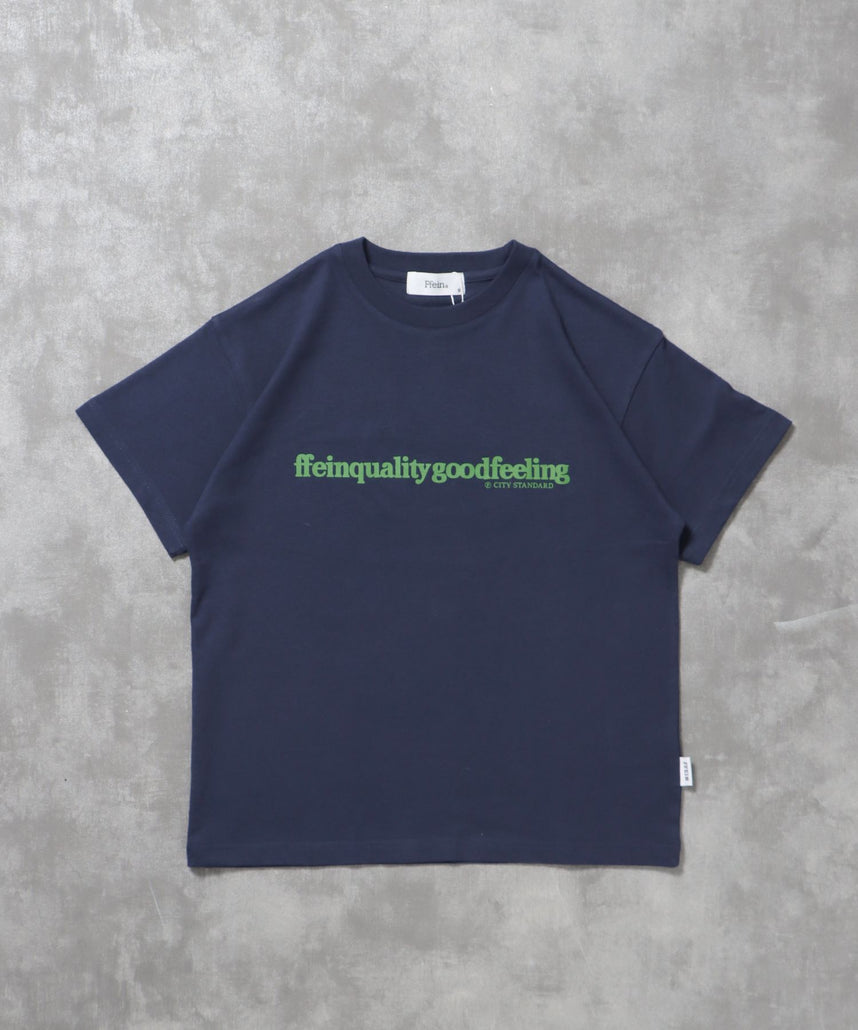 【FFEIN(フェイン)】センタープリントロゴショート丈Tシャツ / Tシャツ クルーネック 半袖 プリント ネイビー