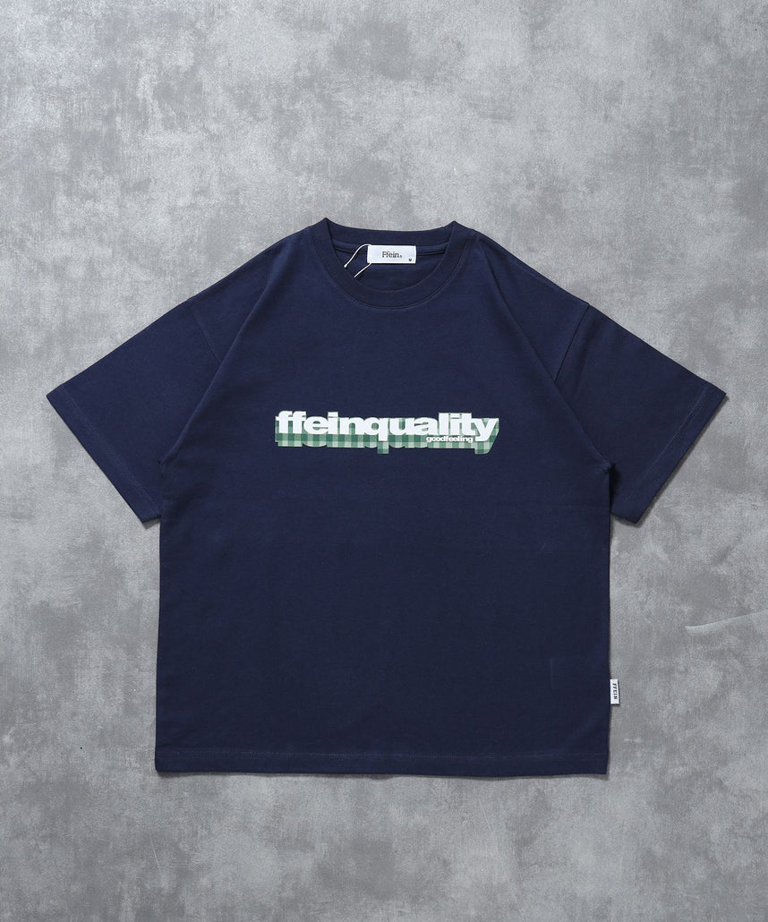 【FFEIN(フェイン)】立体チェックプリントロゴショート丈Tシャツ/ クルーネック 半袖 刺繍 【短丈】 ネイビー