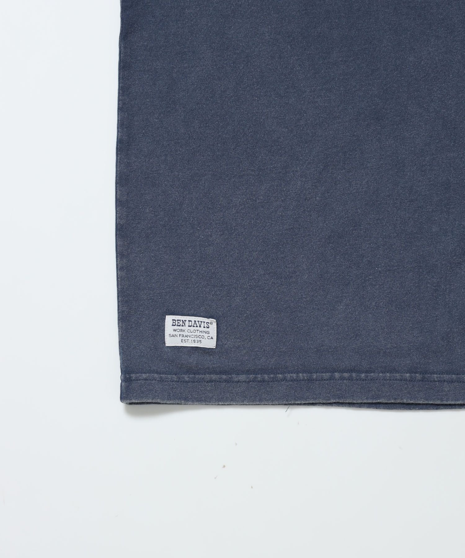 SCRIPT VNTG L/S TEE (REG) / ロンT 長袖 刺繍 ビスネーム ヴィンテージ加工 レギュラーフィット ユニセックス ネイビー