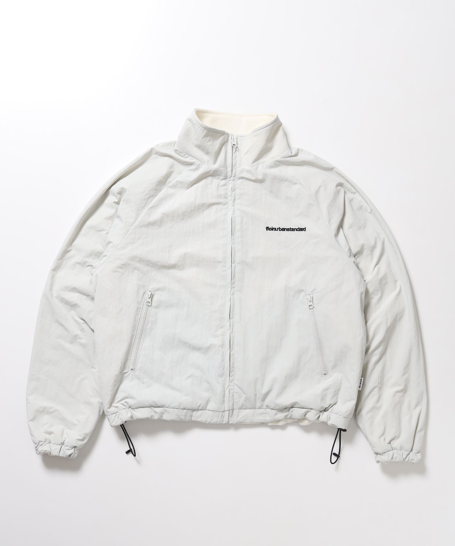 【FFEIN(フェイン)】リバーシブル撥水加工ナイロンフリースジャケット /リバーシブル ナイロン フリース スタンド フルジップ 刺繍 ワンポイント ドローコード アイボリー